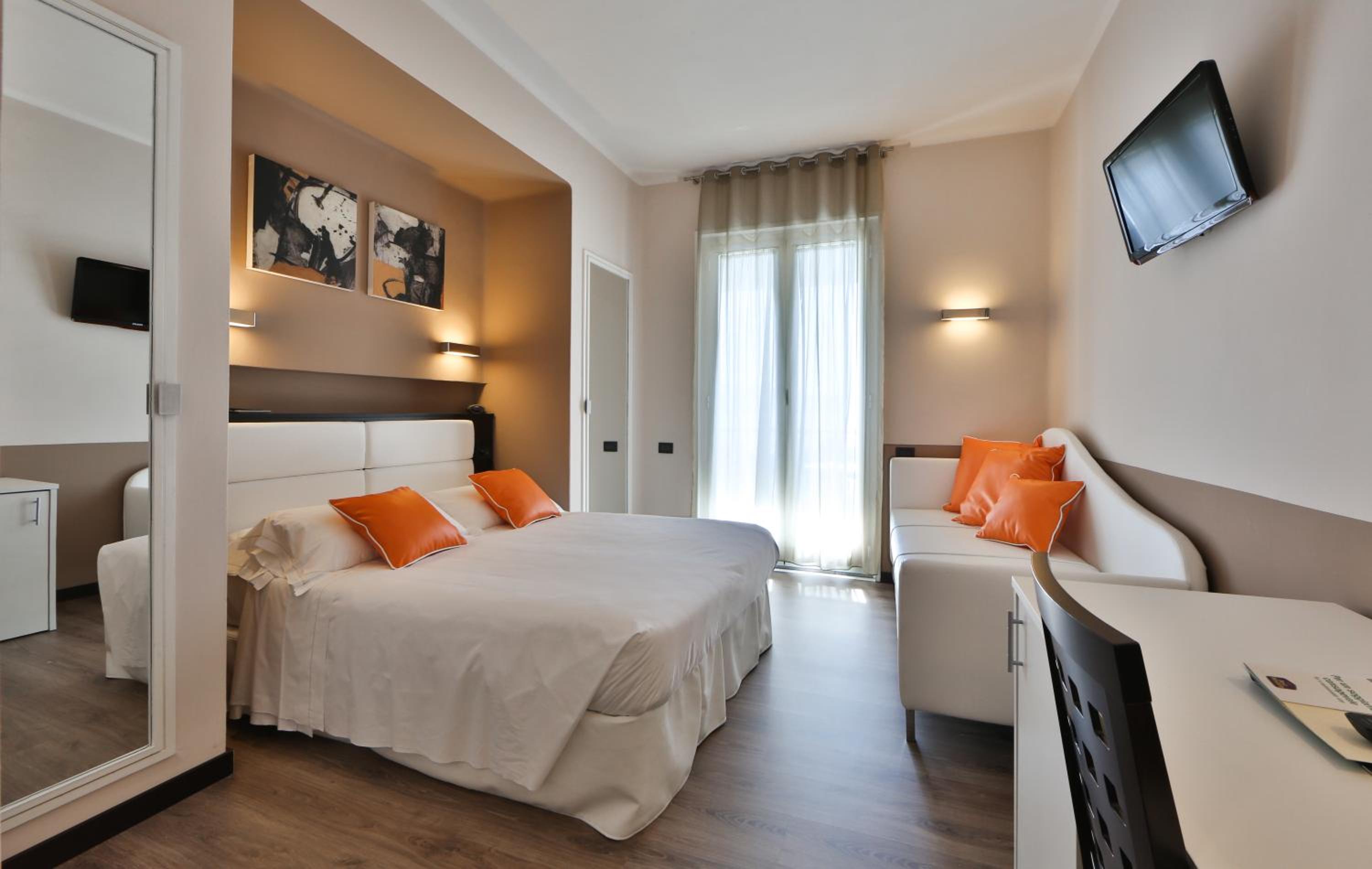 Room with Queen and Single Bed - Sea View - Photo 7