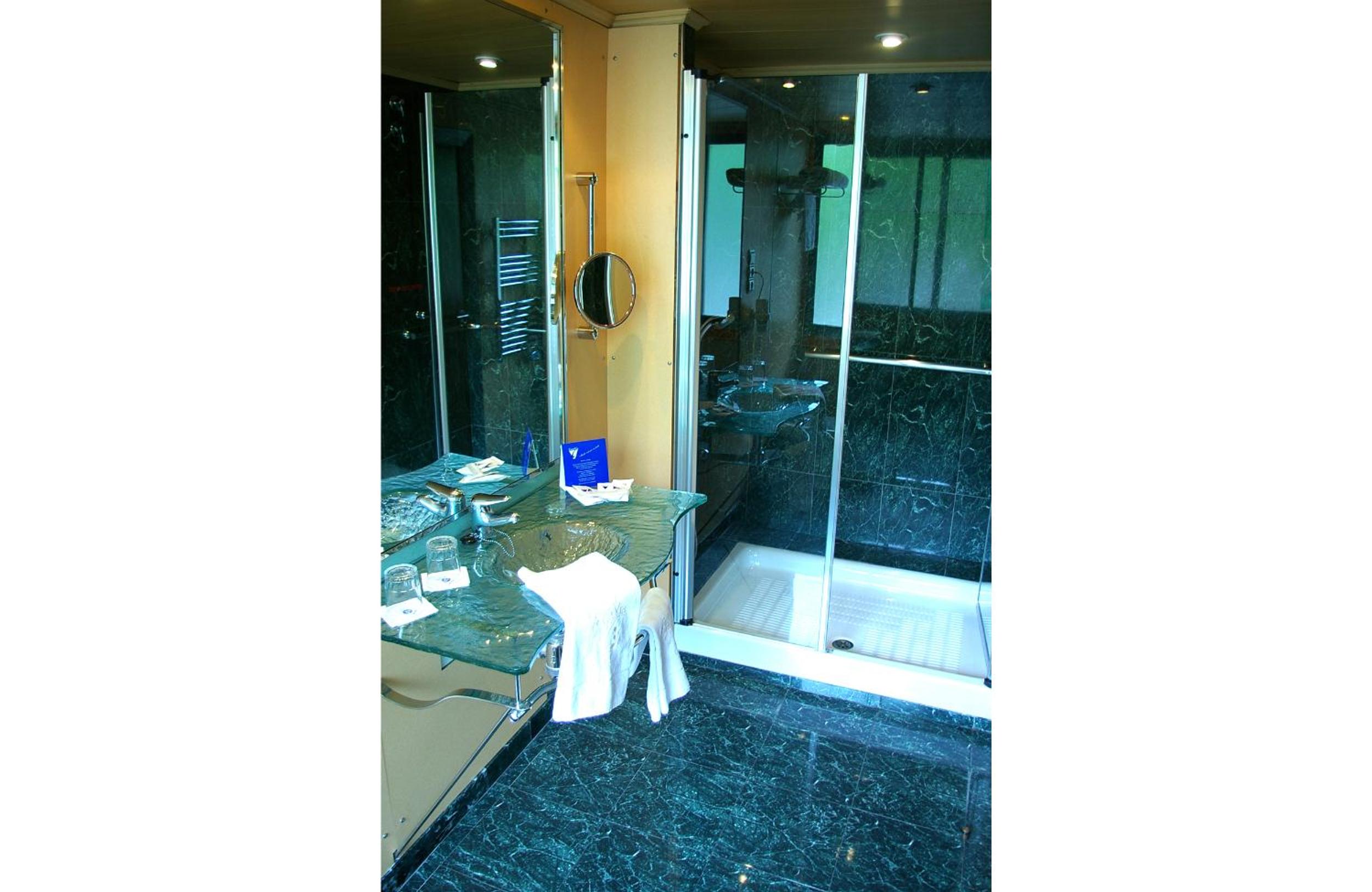 Double Room - Photo 5