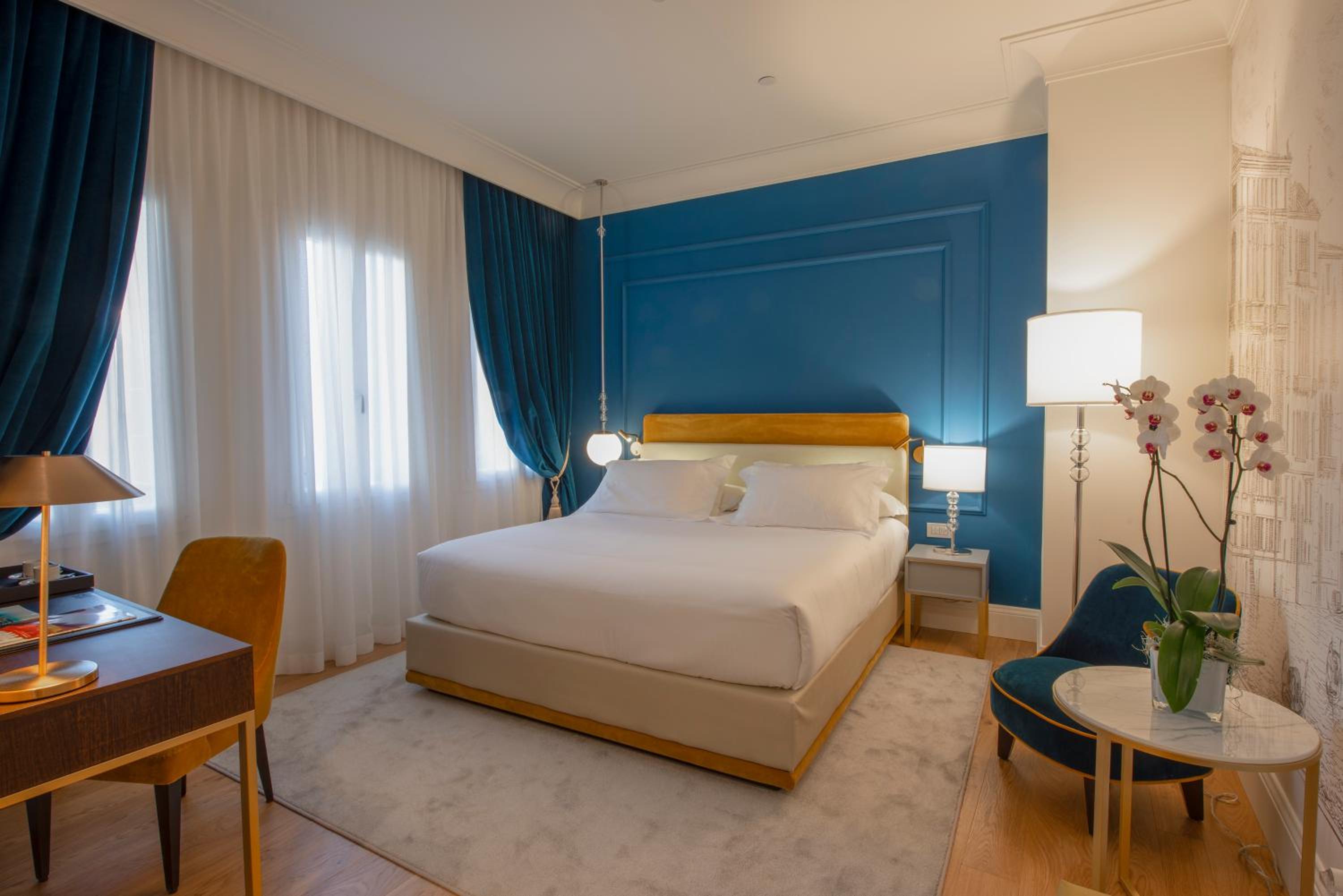 Chambre Double Supérieure – Vue Partielle sur Canal