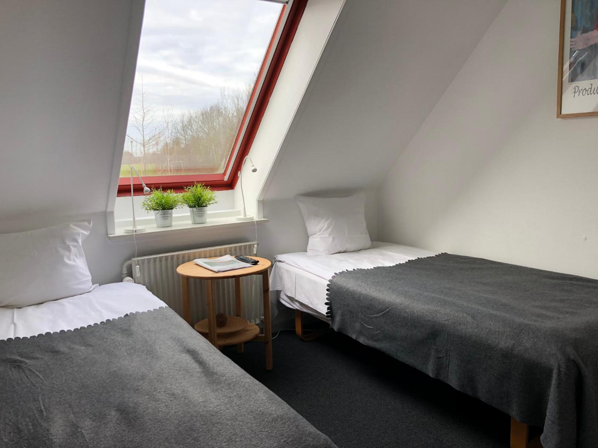 Twin Room with Private Bathroom - Photo 3