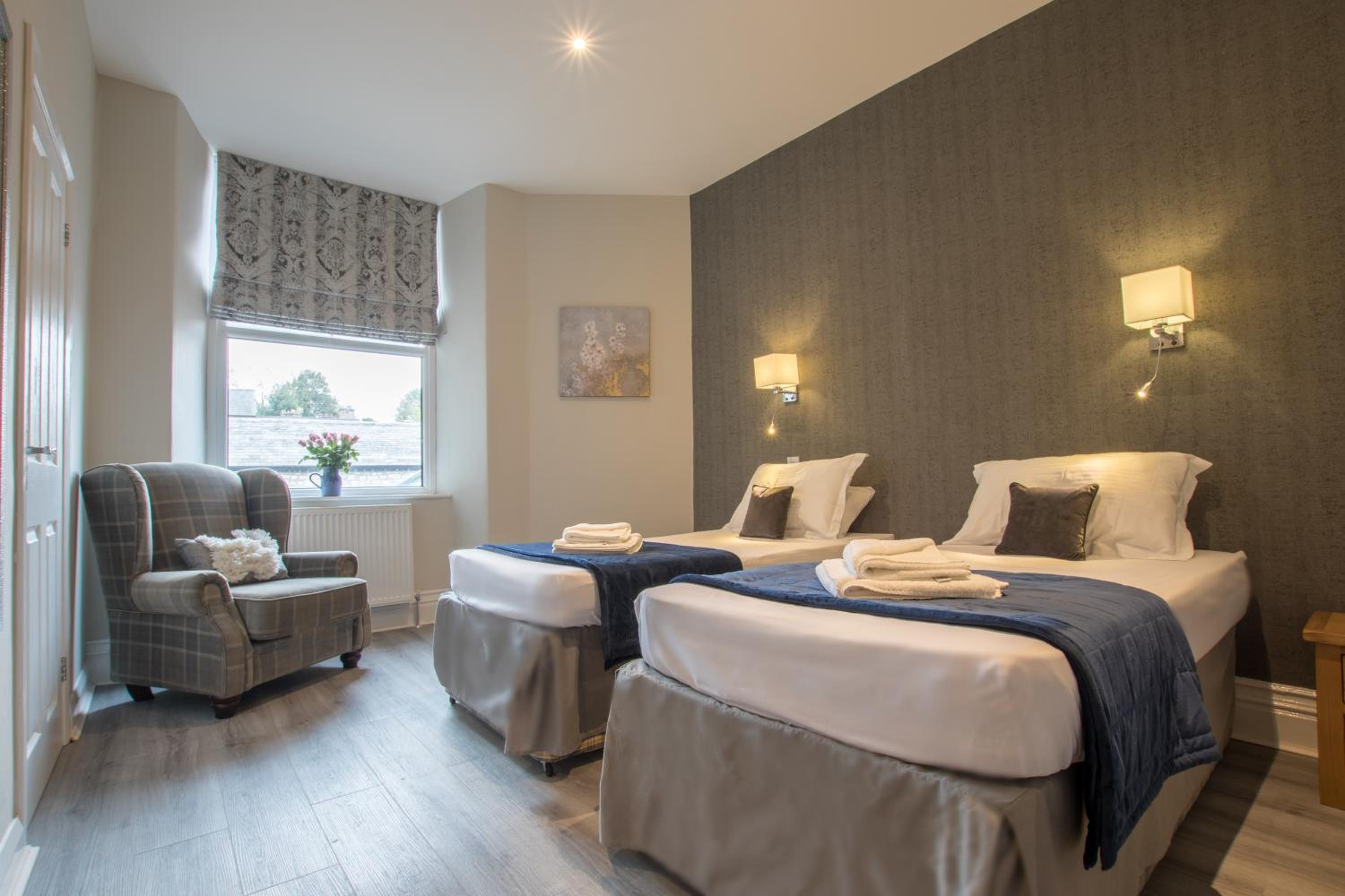 Twin Room Ensuite Bath - Photo 1