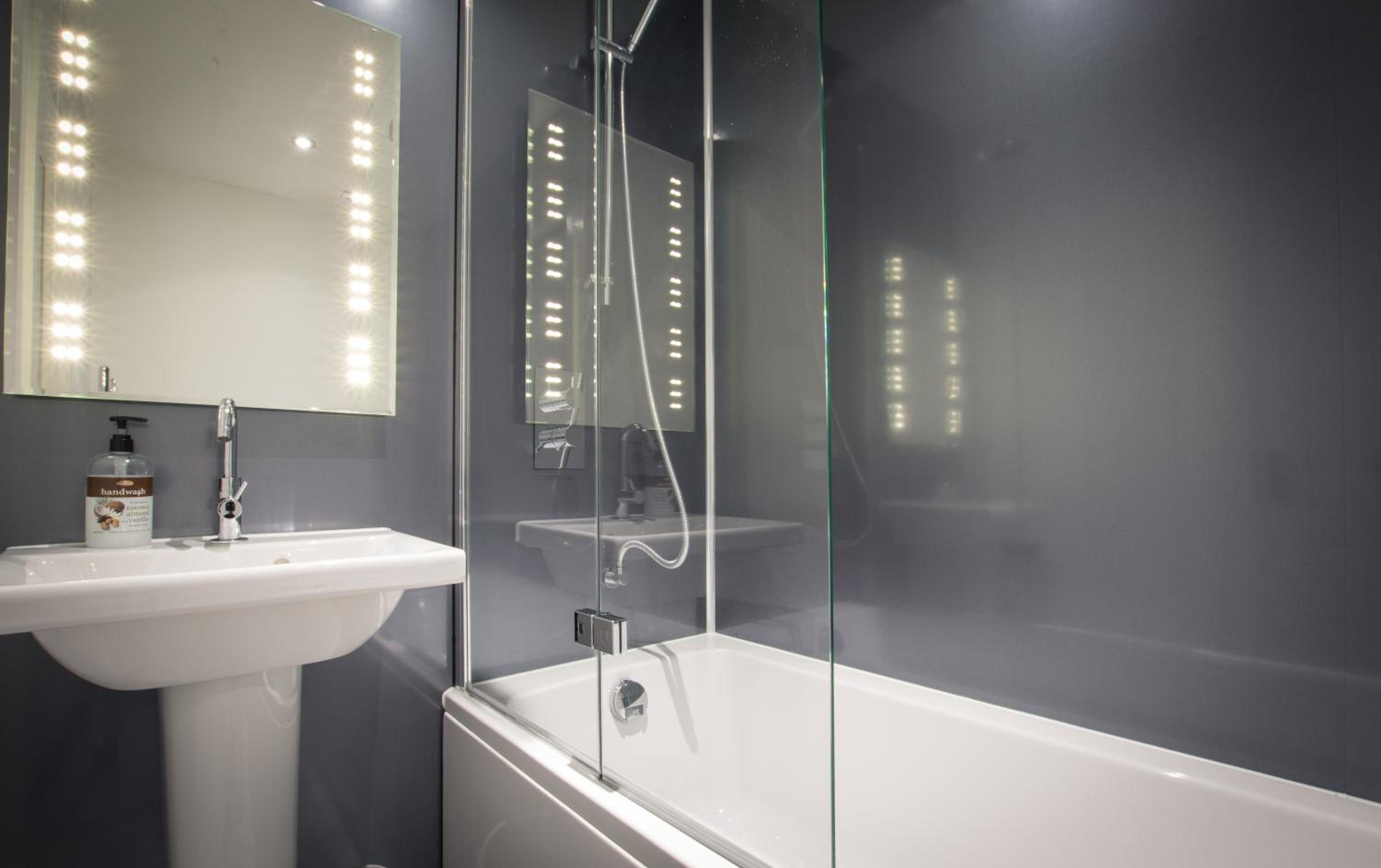 Twin Room Ensuite Bath - Photo 4