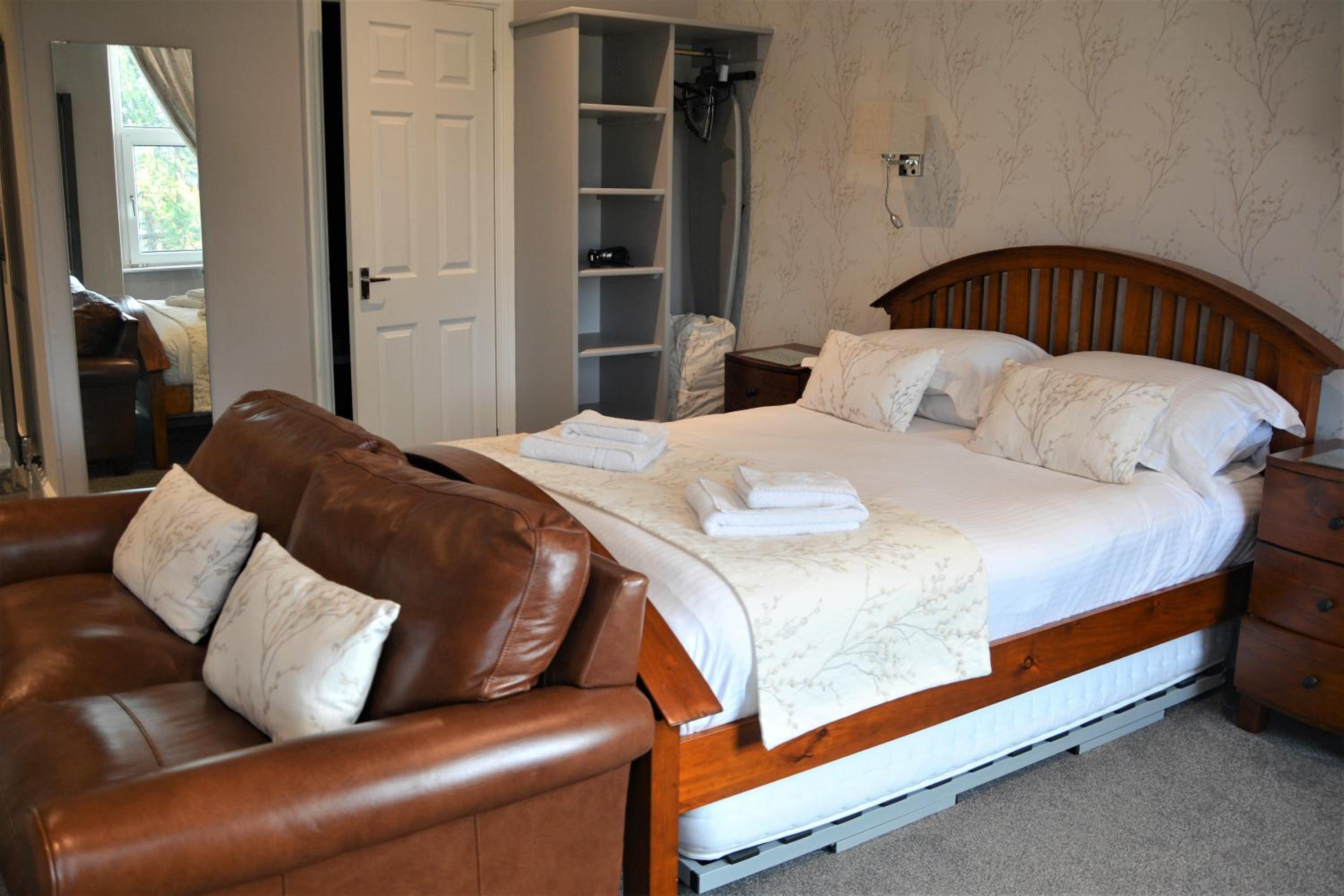 Budget Family Room with Bathroom - Photo 2