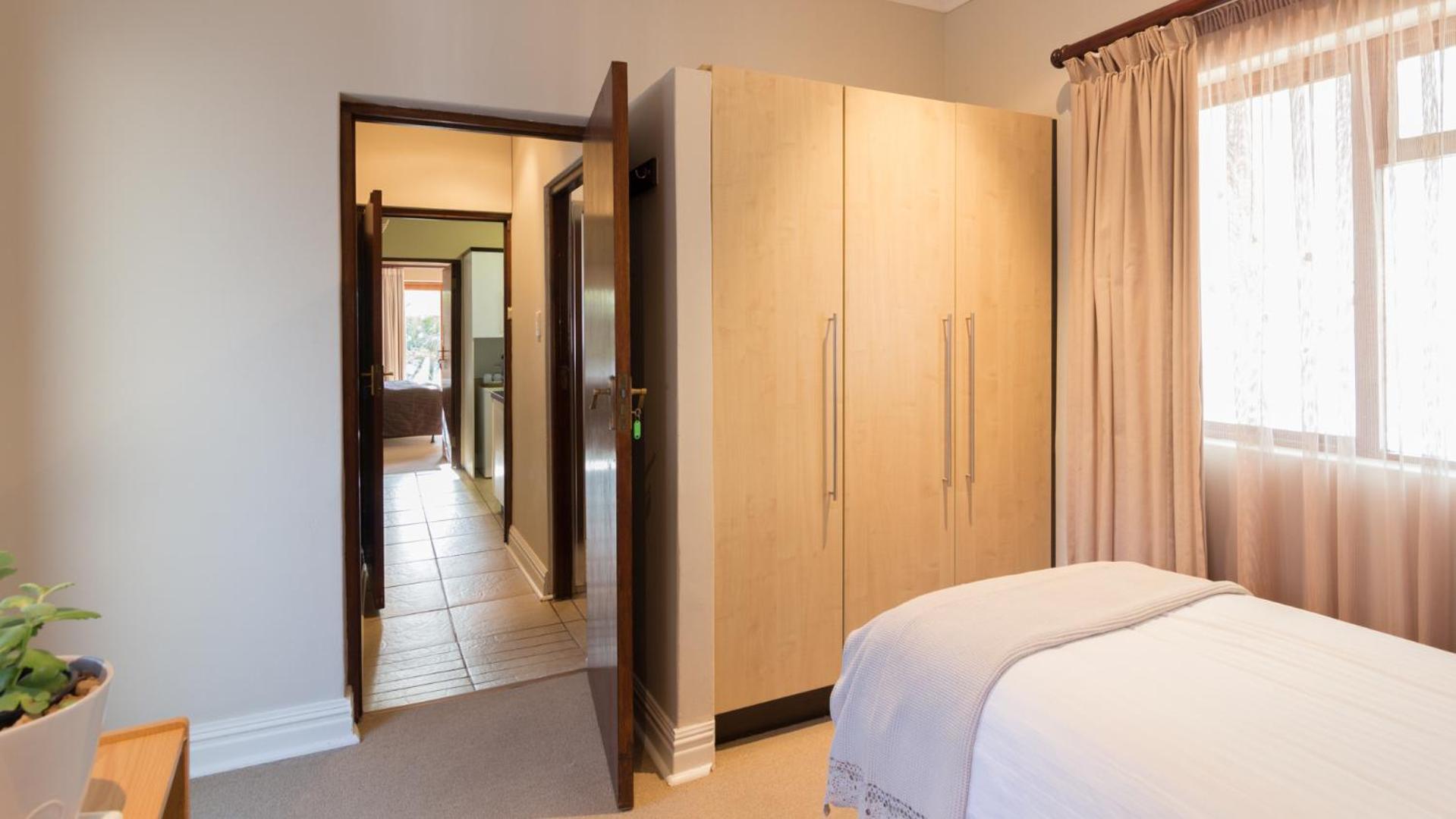 Single Room with Bathroom photo 3