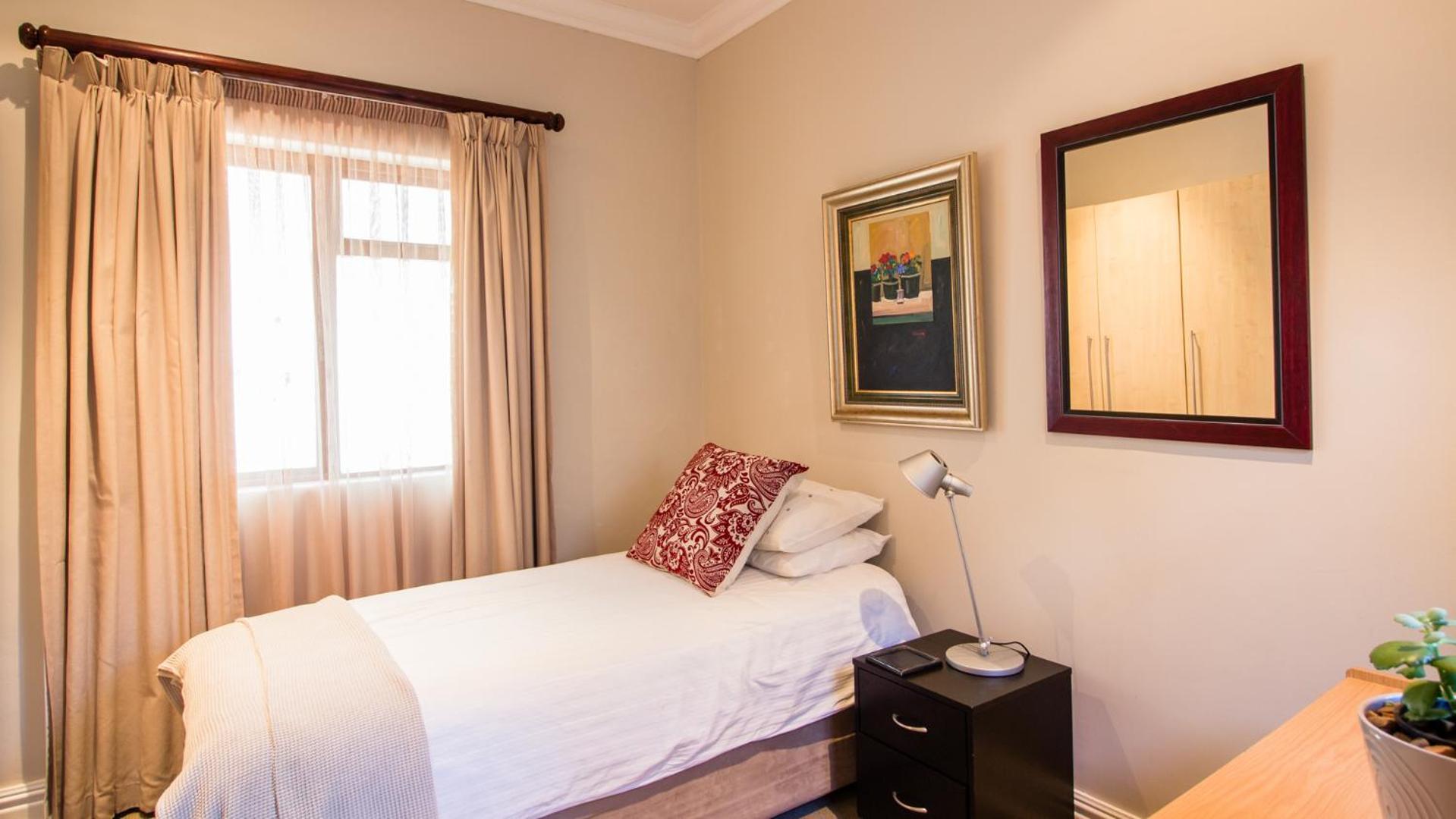 Single Room with Bathroom photo 1