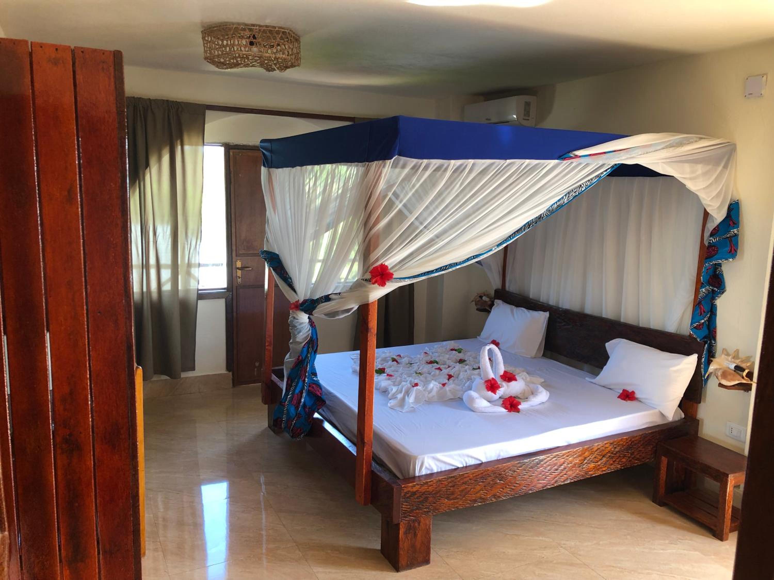 Deluxe Double Room With Side Sea View photo 3