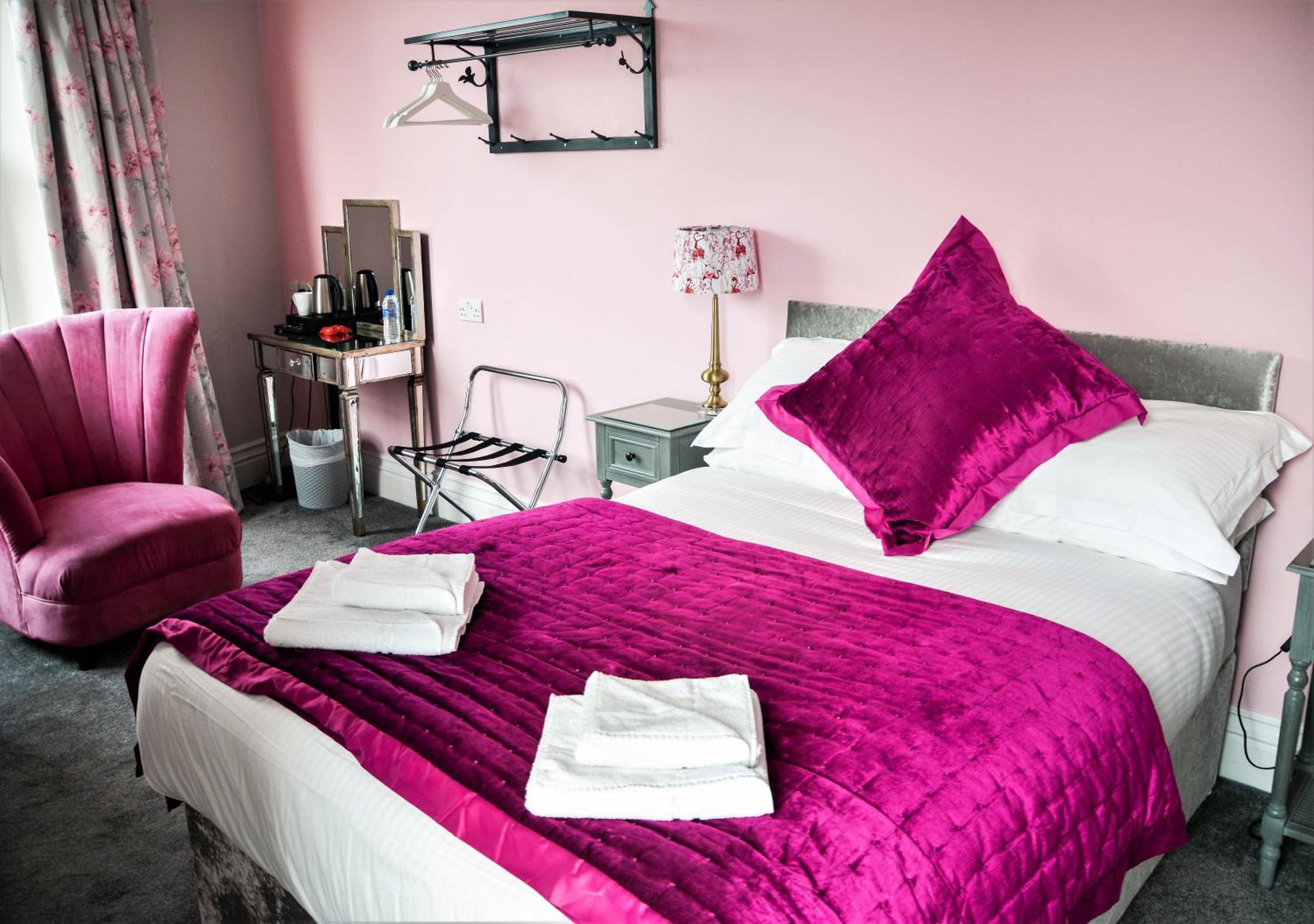 Deluxe Double Room Ensuite with Shower - Photo 1