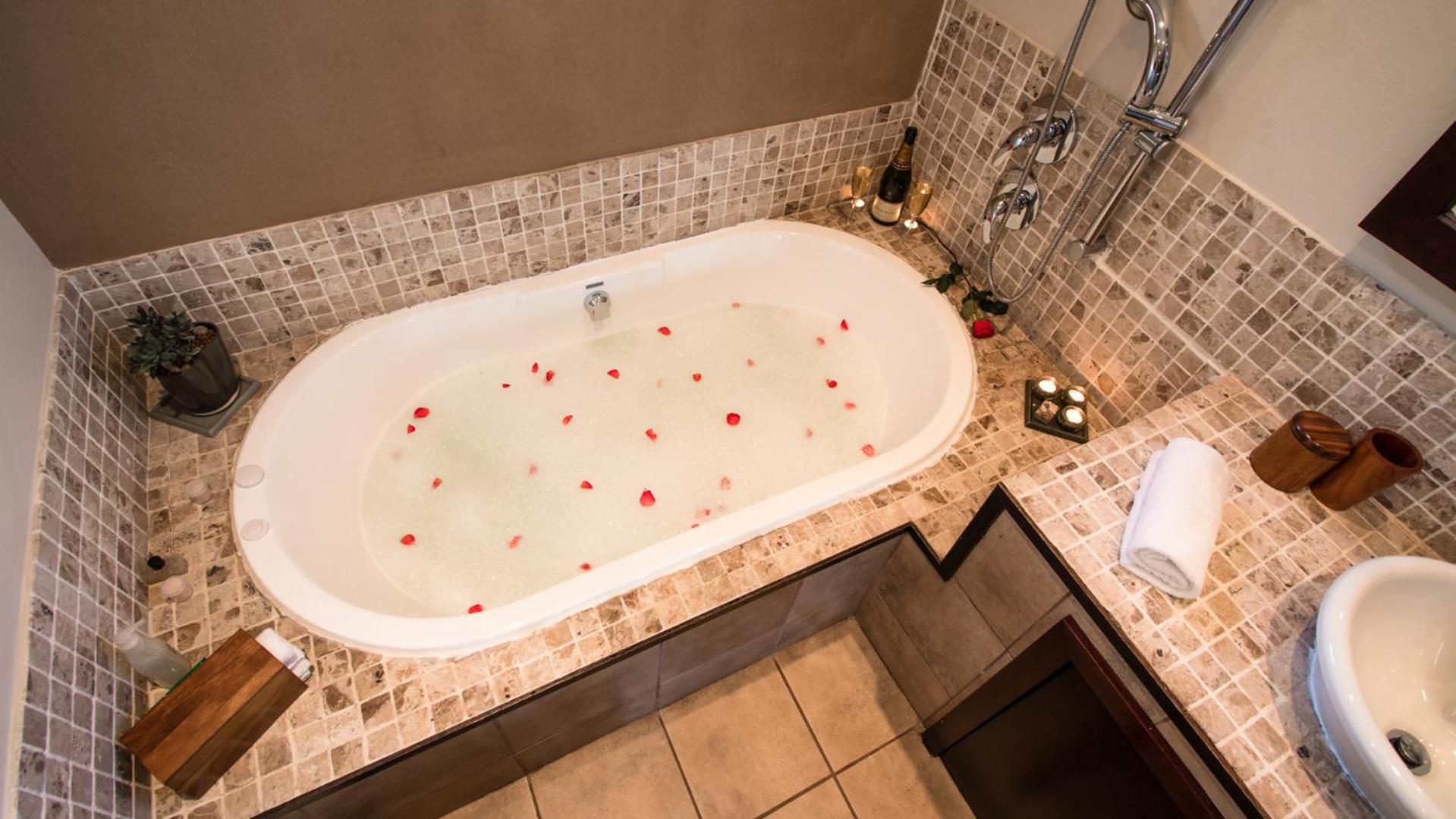 Executive Suite - Photo 8