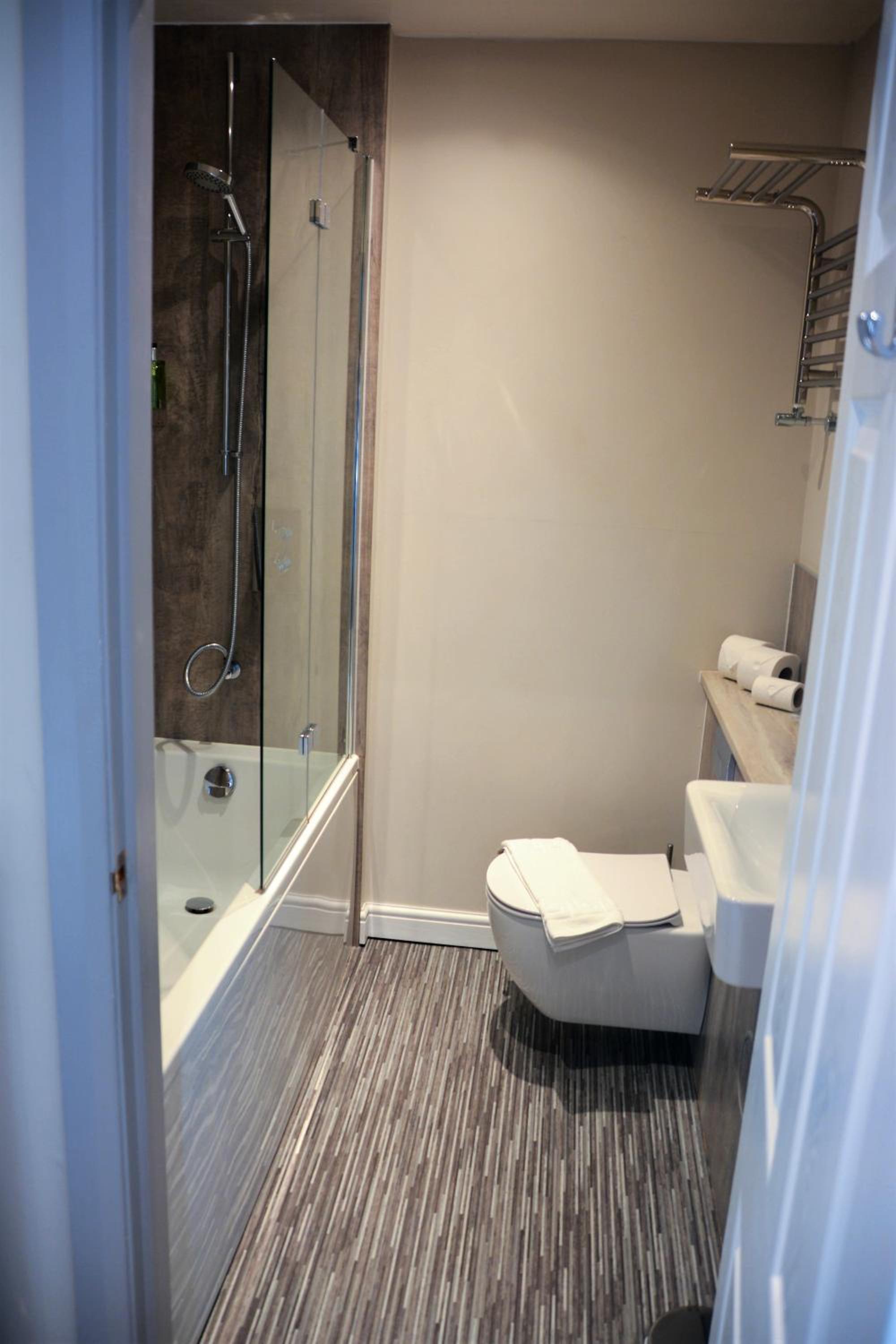 Family Room with Private Bathroom - Photo 3