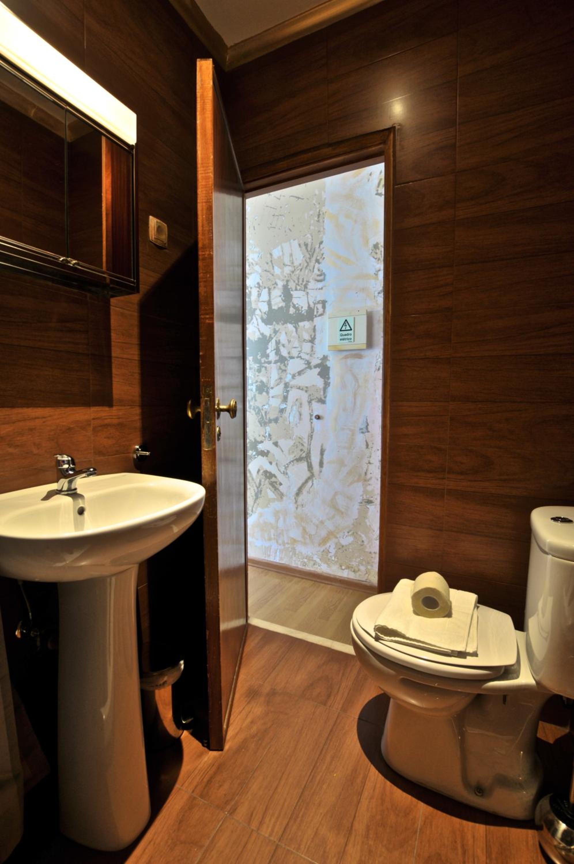 Standard Double Room - Photo 12