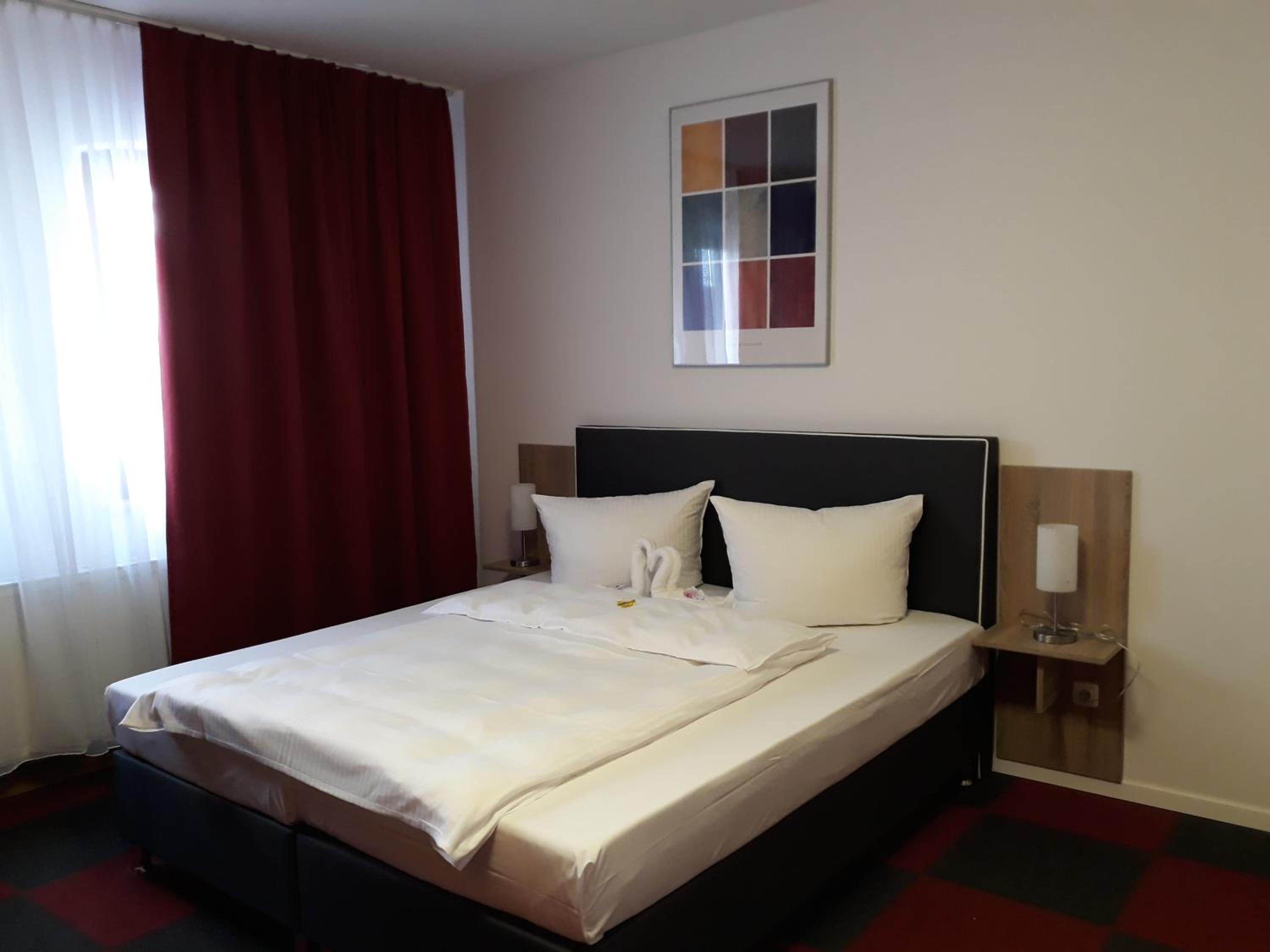 Double Room with Private Bathroom - Photo 2