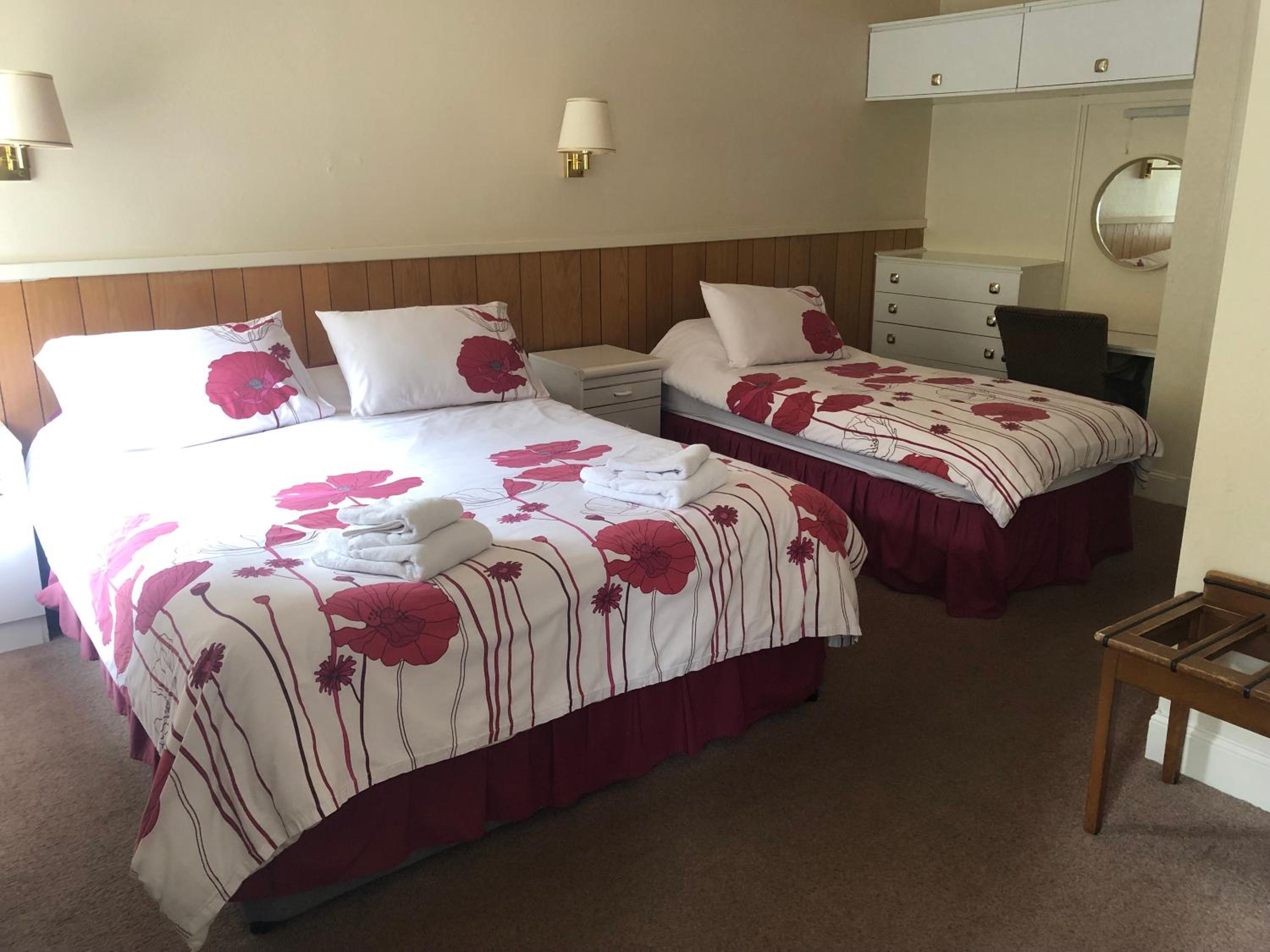 Triple Room with Bathroom photo 2