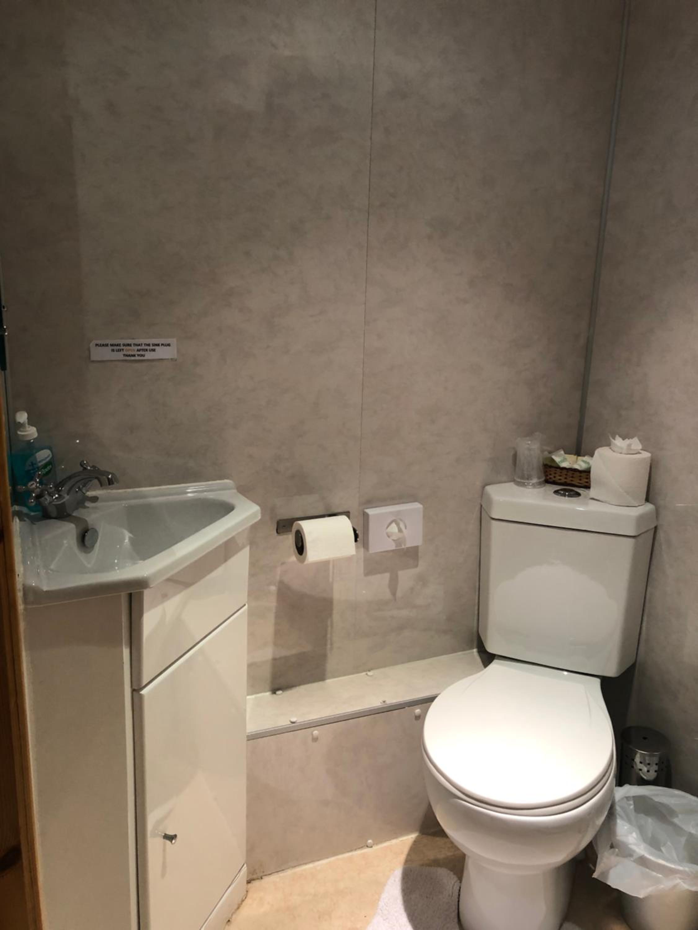 Single Room with Shower photo 3