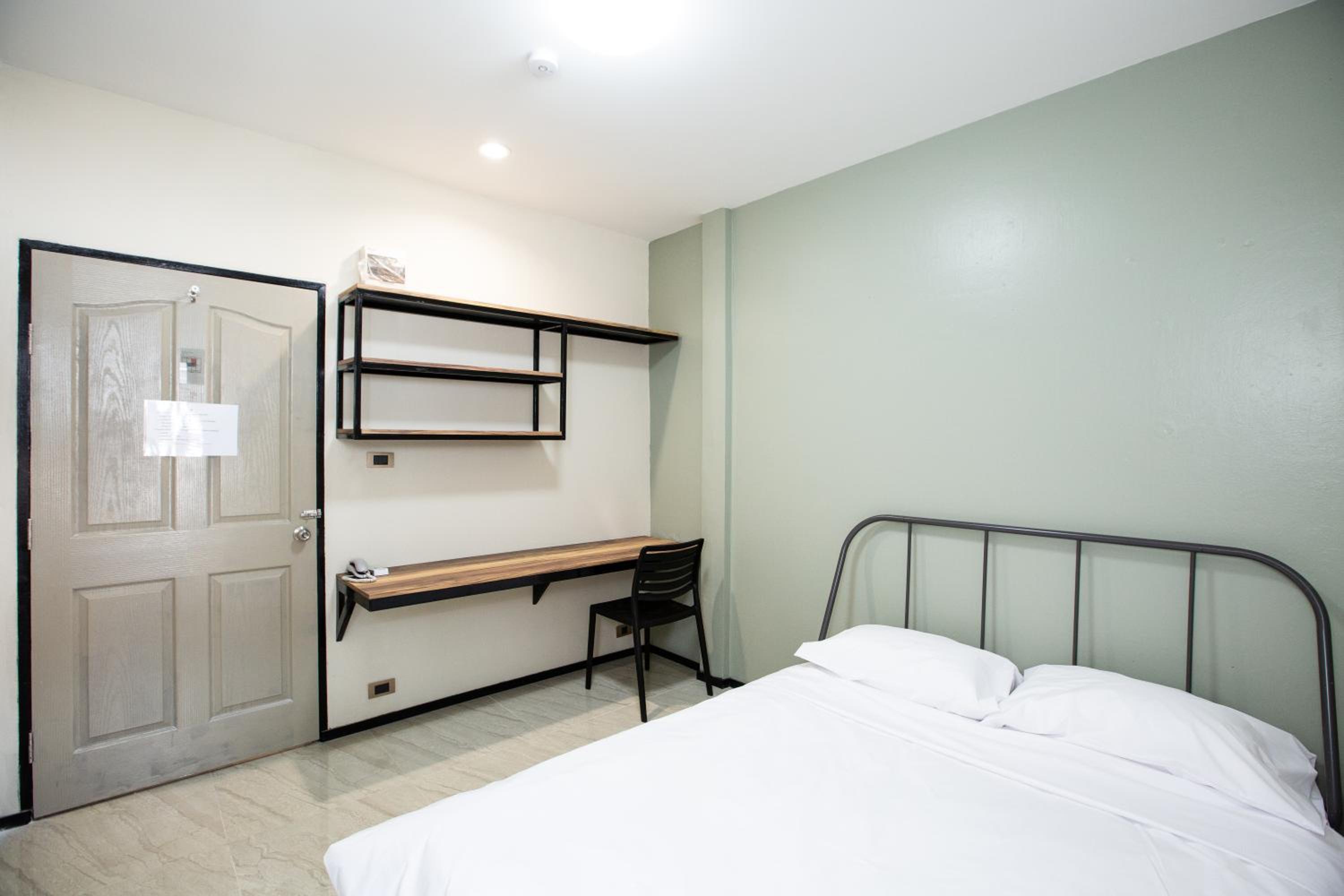 Standard Queen Room photo 3
