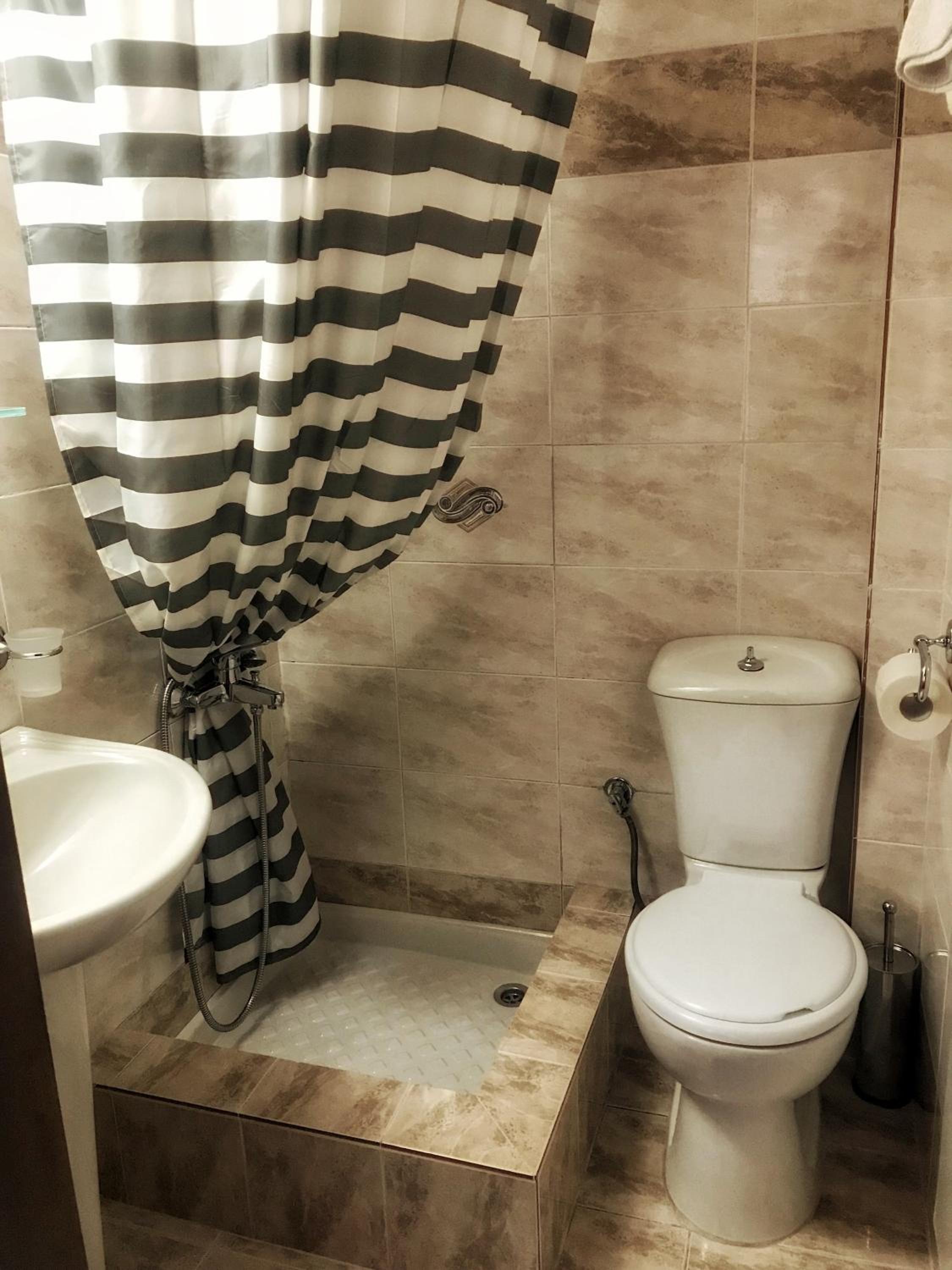 Double or Twin Room - Photo 5