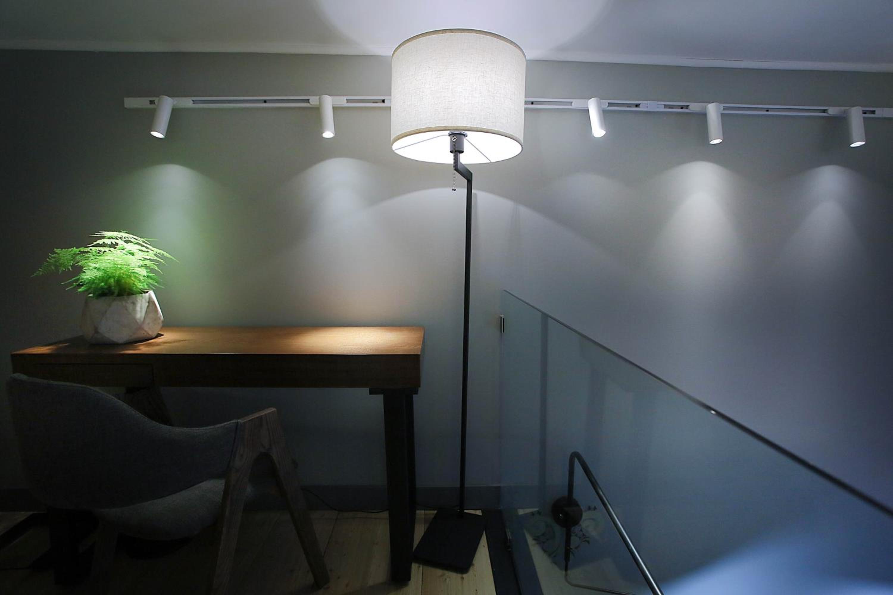 Studio - Split Level - Photo 5