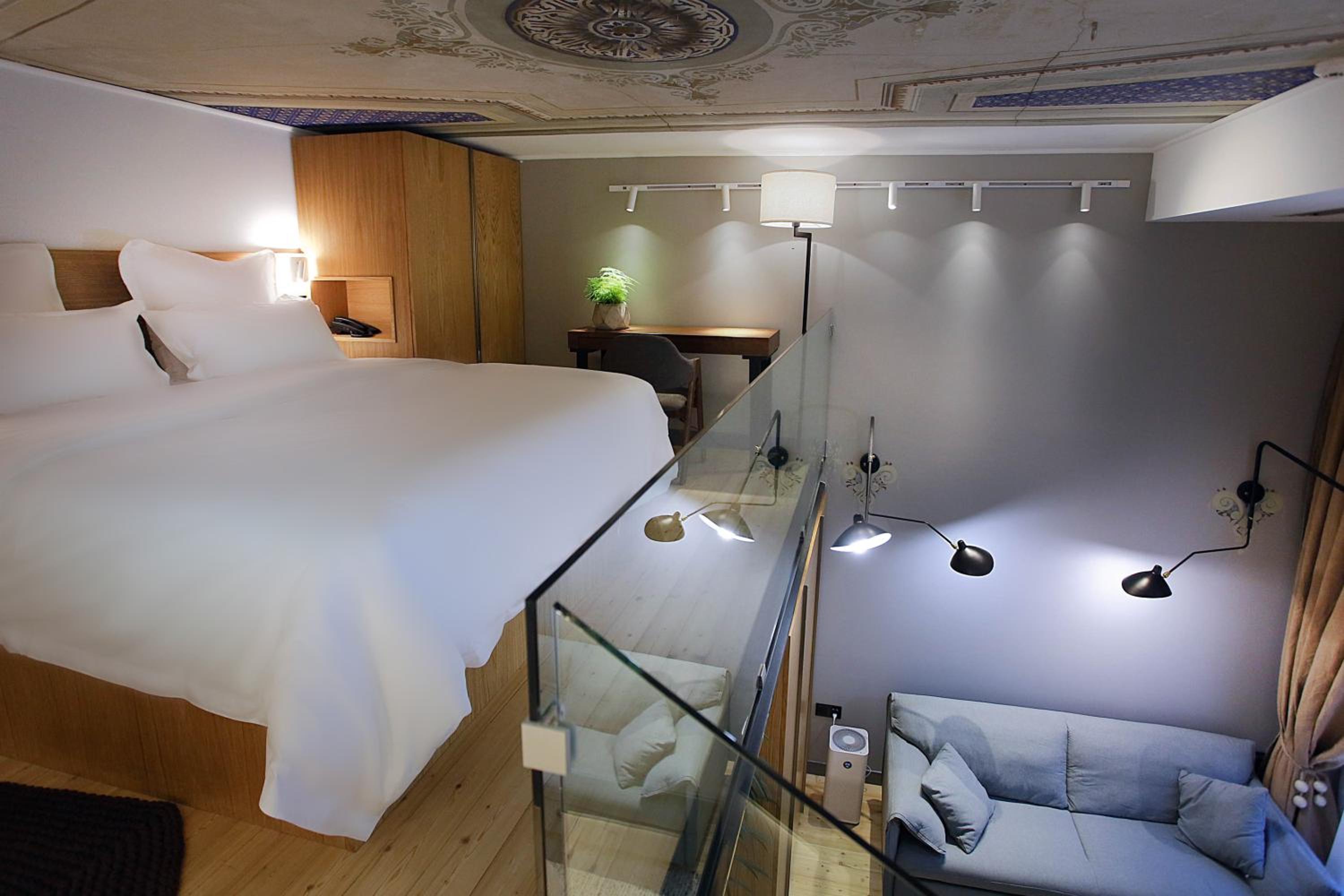 Studio - Split Level - Photo 6