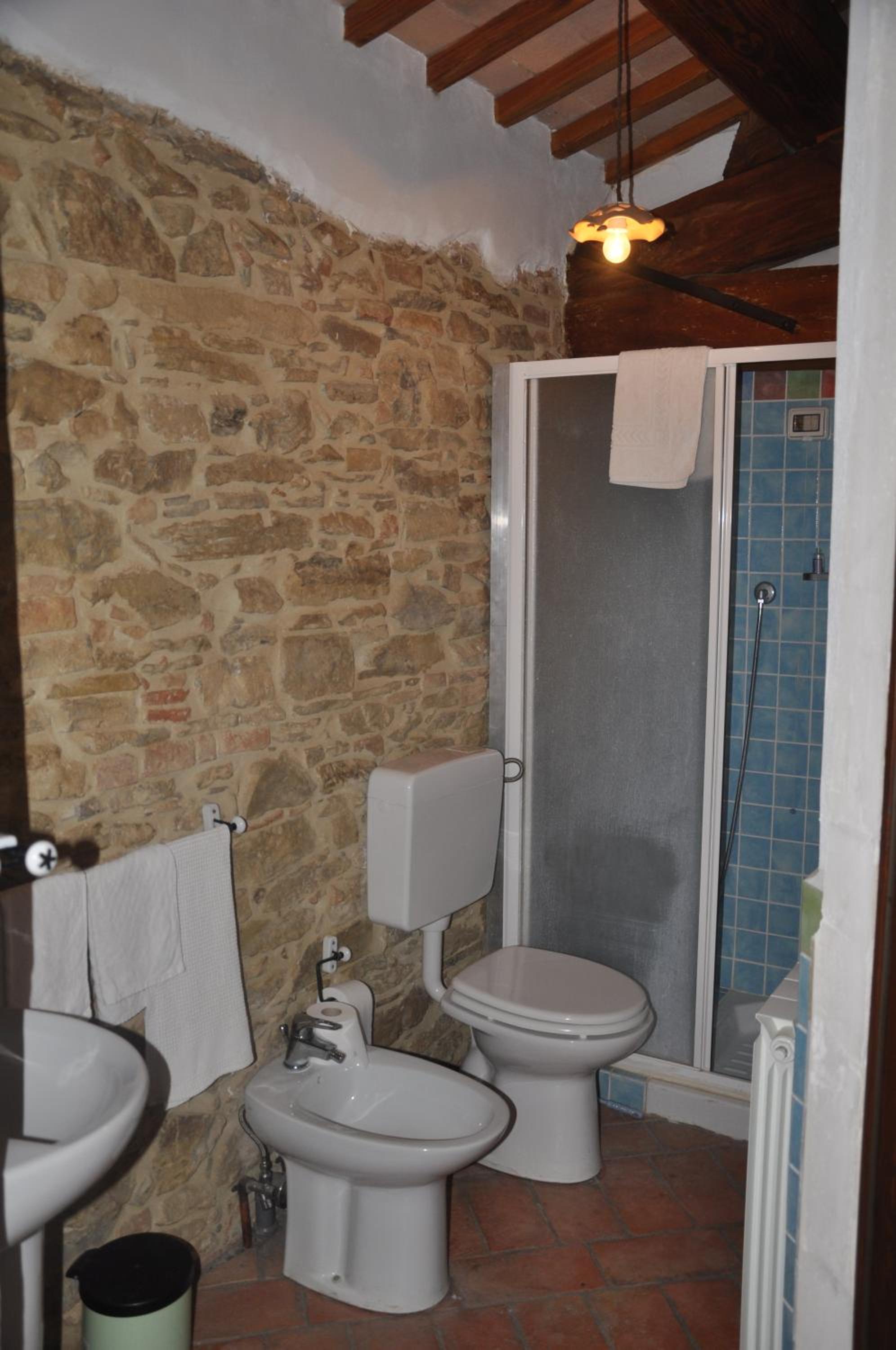 Twin Room with Private Bathroom photo 2