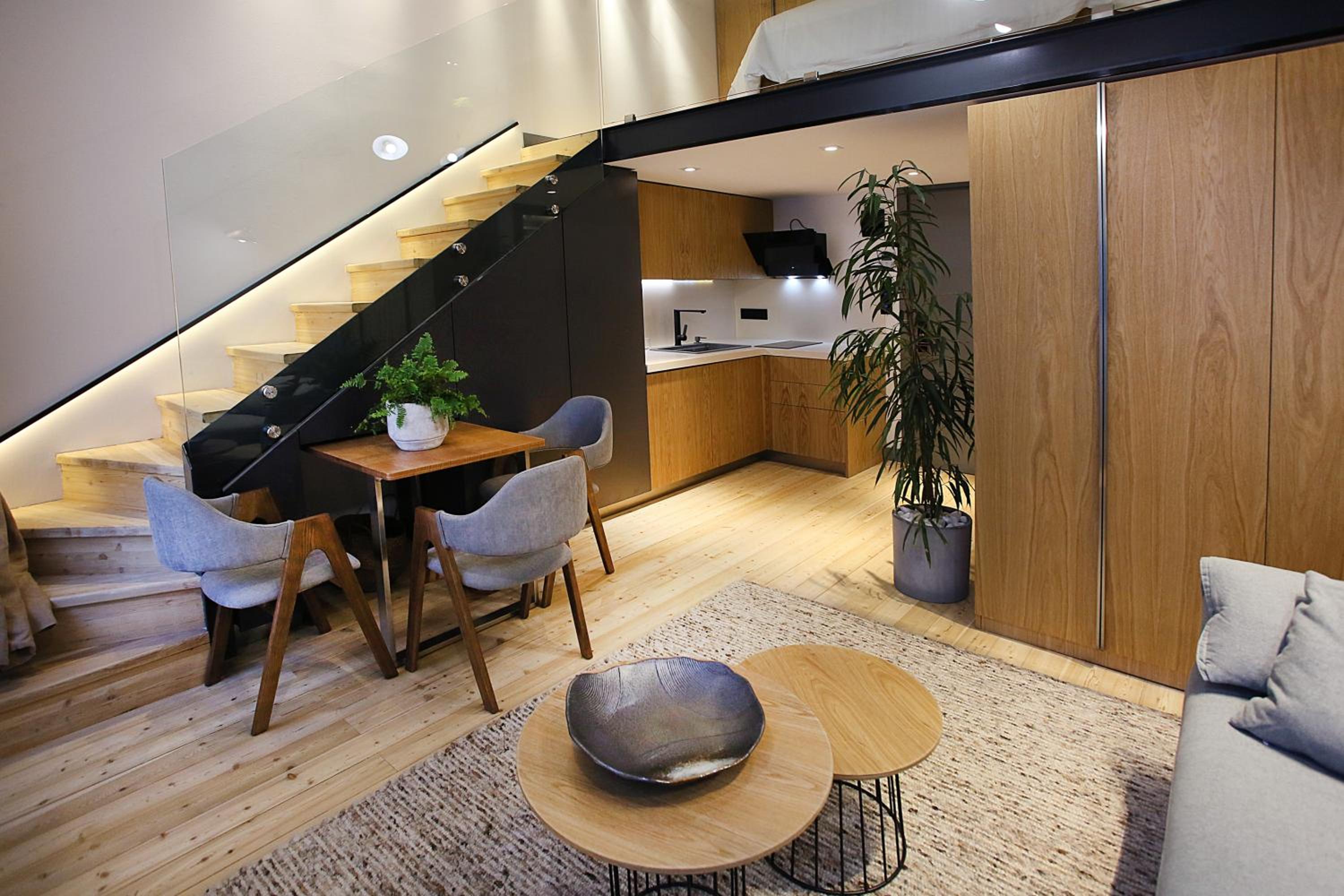 Studio - Split Level - Photo 8