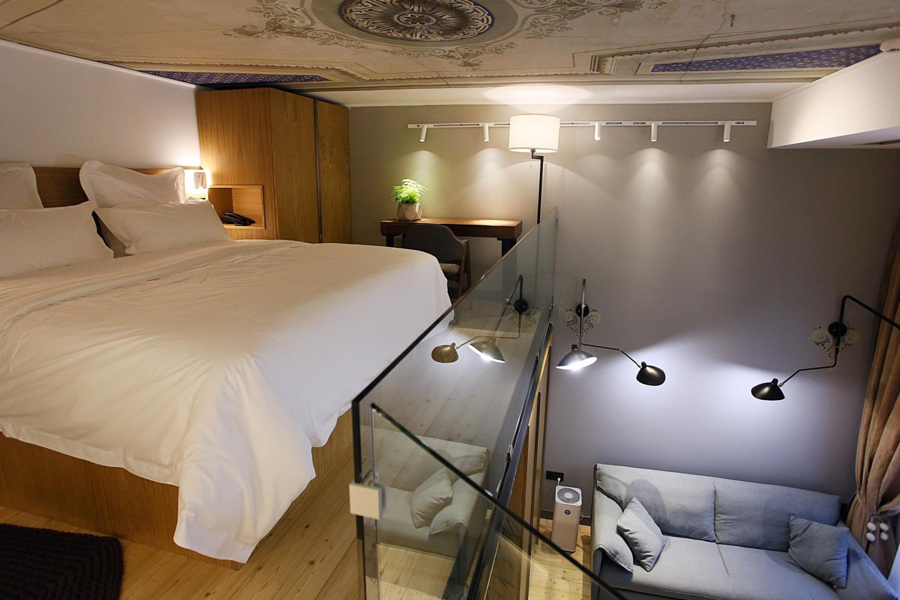 Studio - Split Level - Photo 37