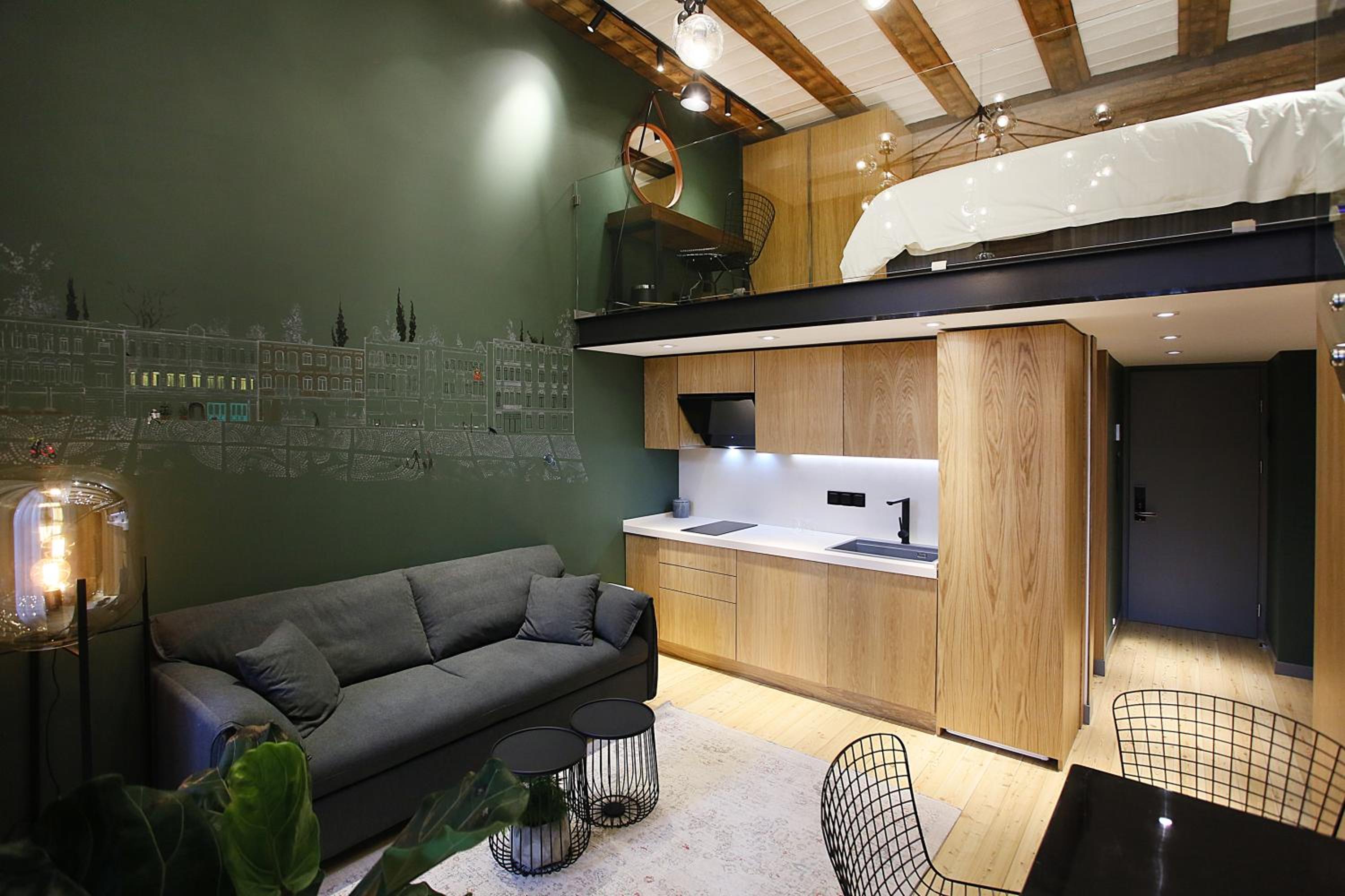 Studio - Split Level - Photo 1