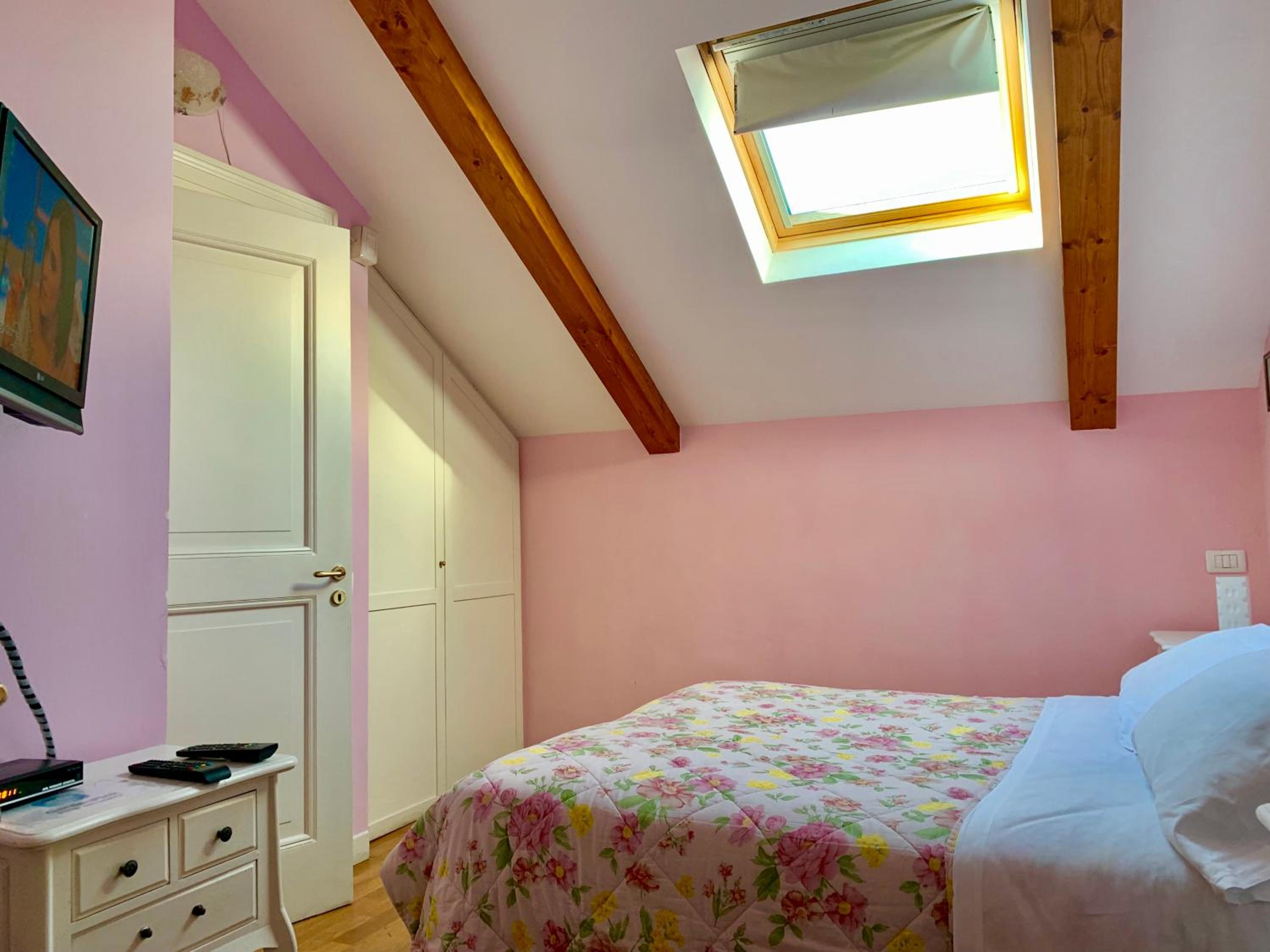 Standard Double Room - Photo 46