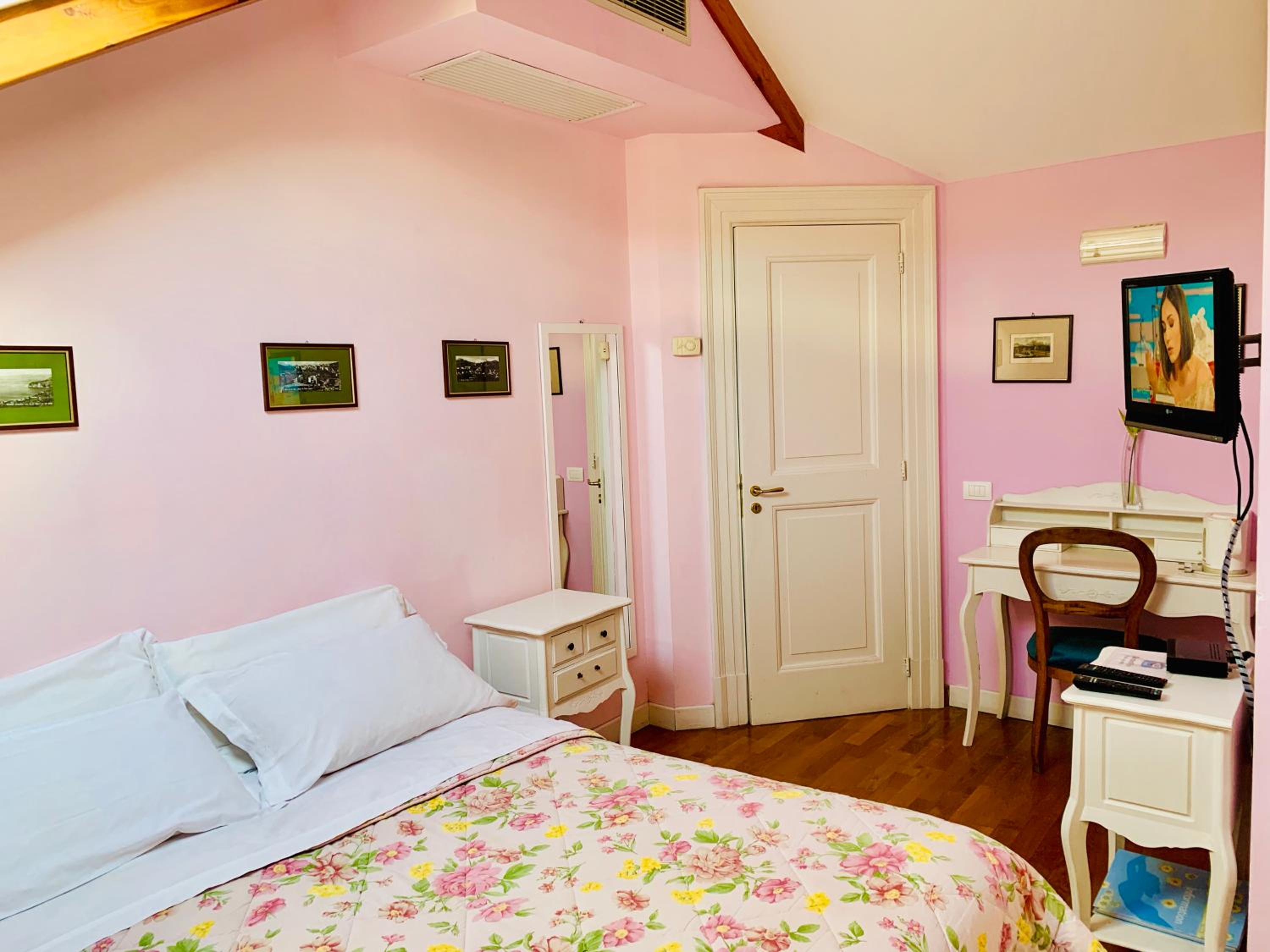 Standard Double Room - Photo 47