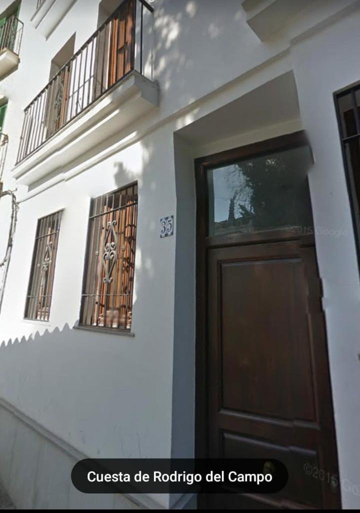One-Bedroom Apartment - Photo 2