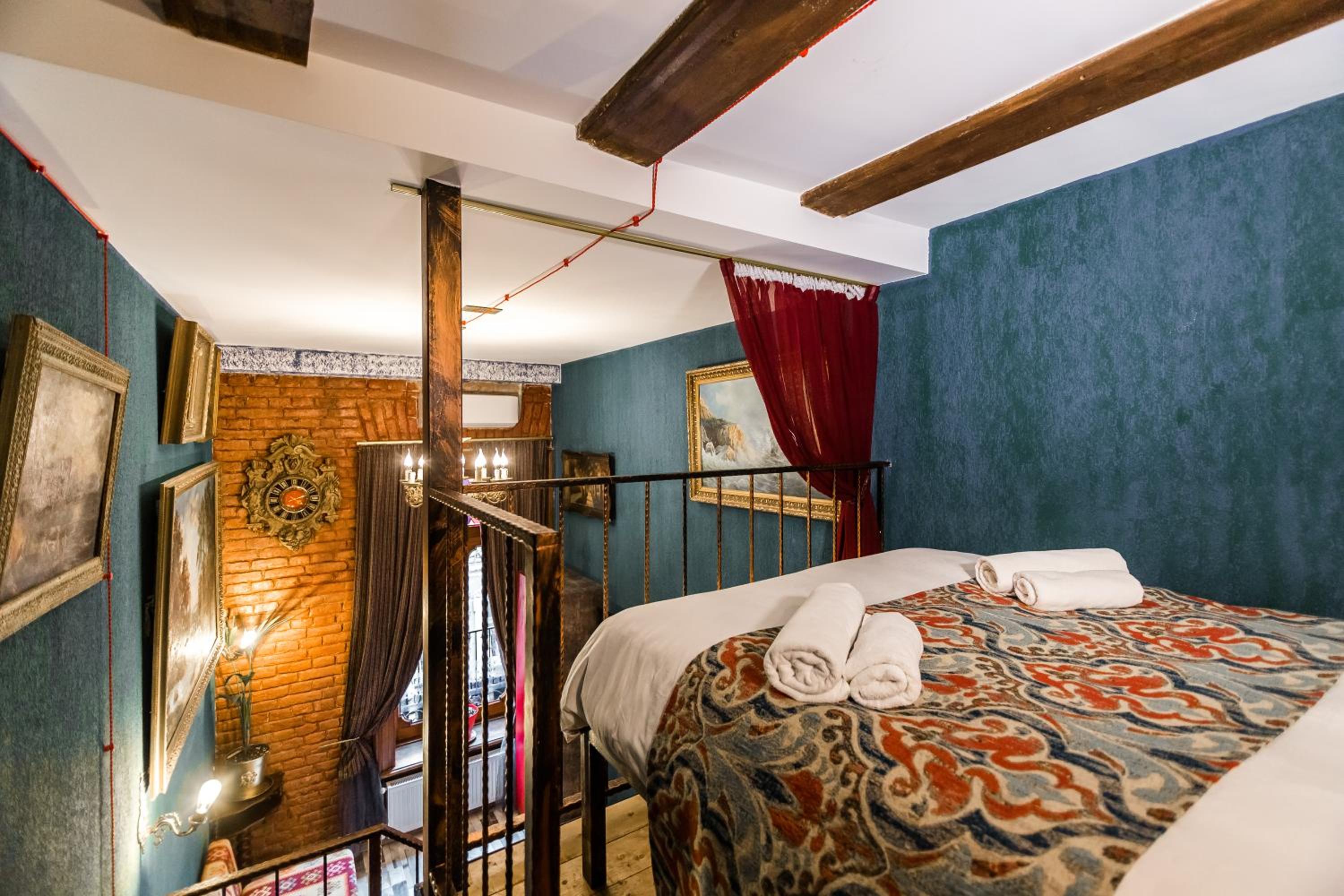 Deluxe Double Room (2 Adults + 1 Child) photo 3