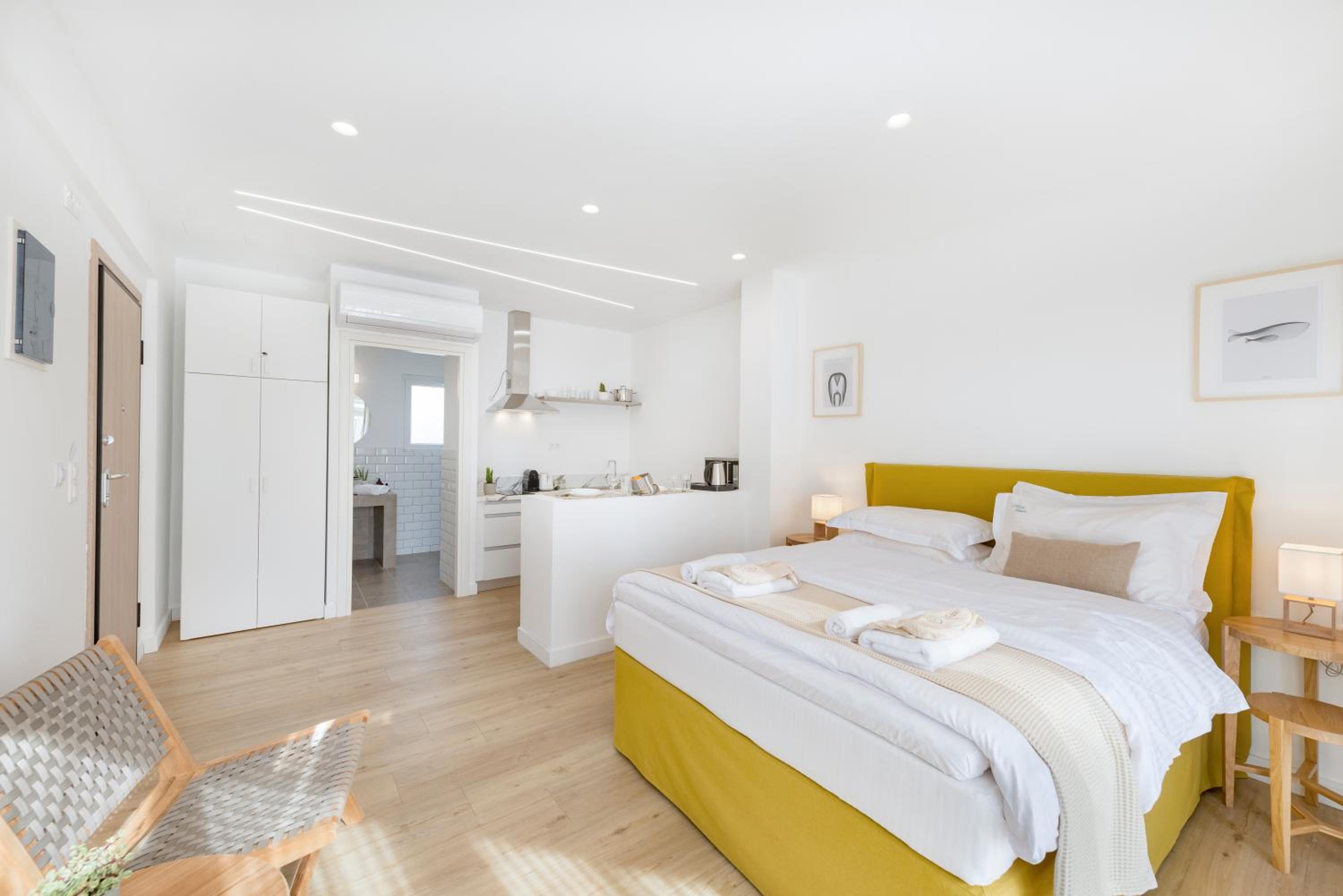 Apartment with Terrace - Photo 6
