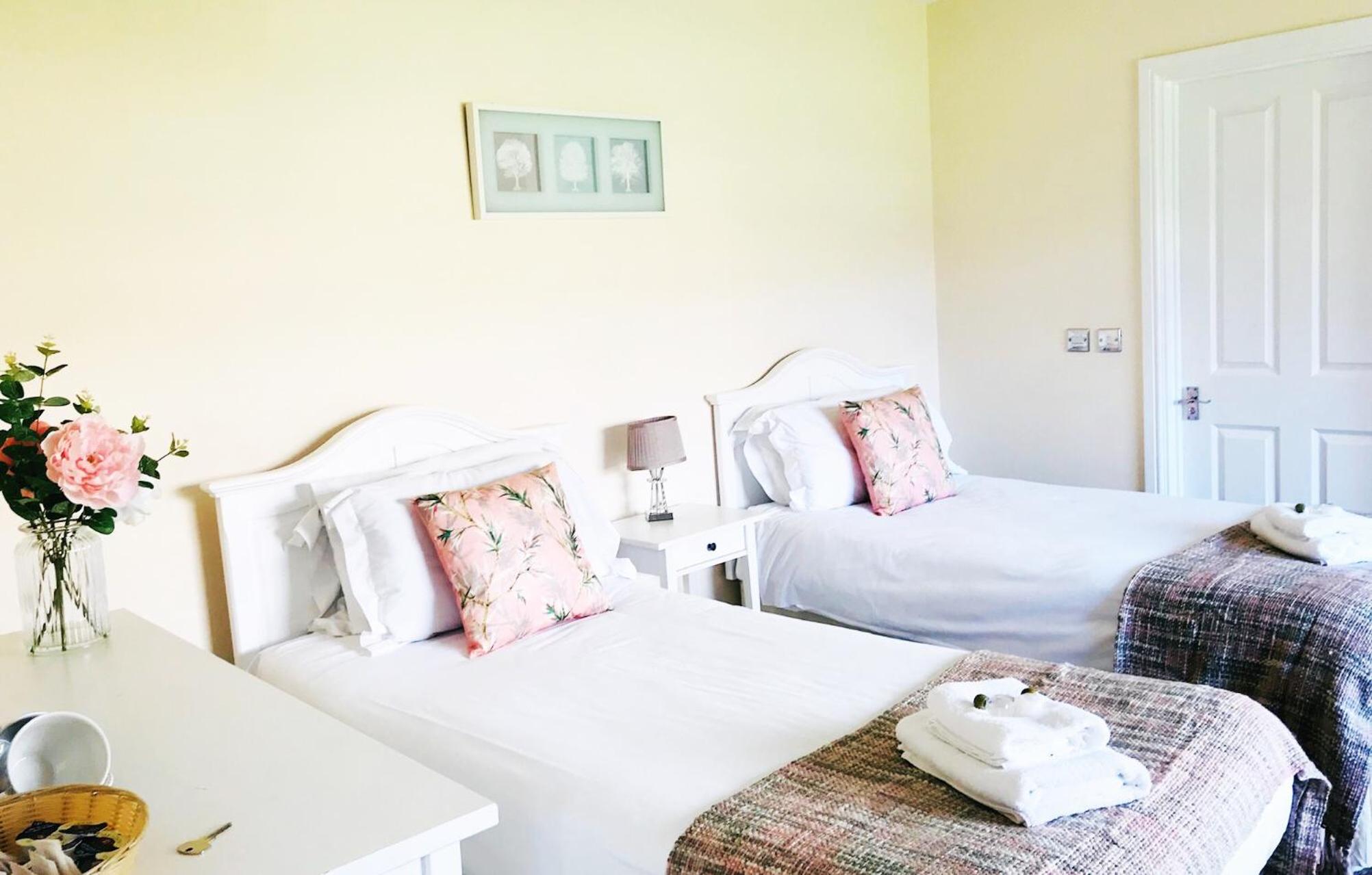 Twin Room - Photo 1