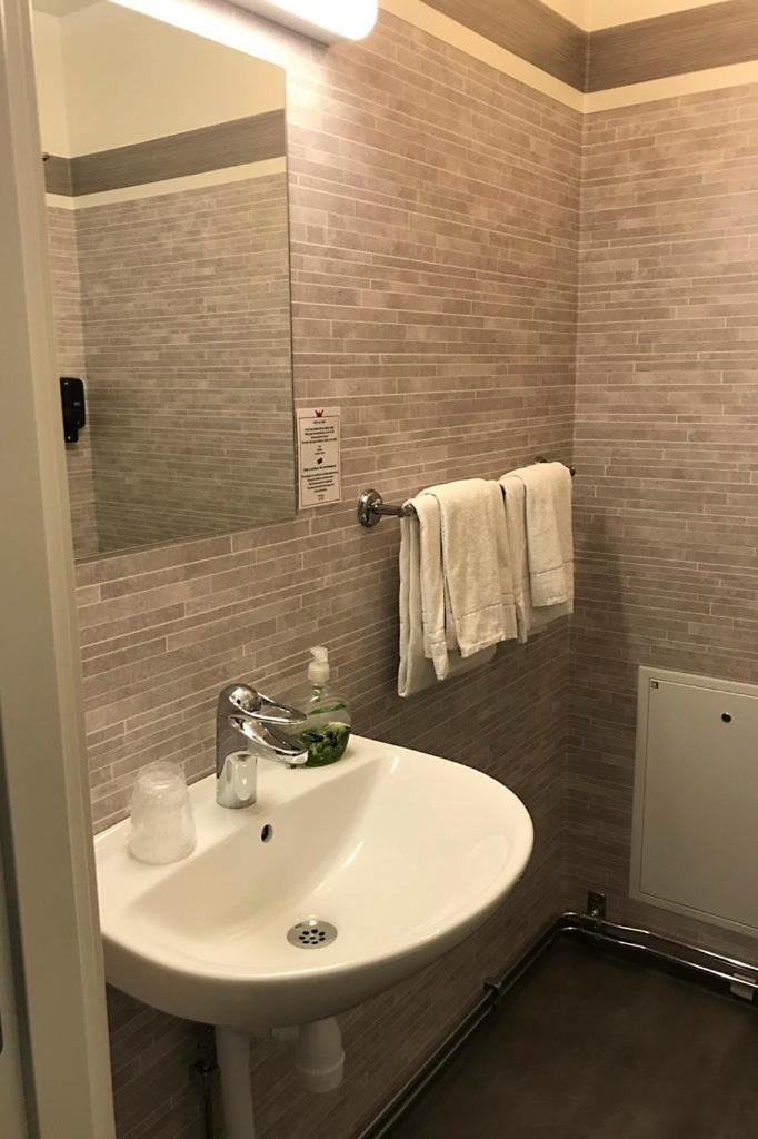 Standard Double or Twin Room photo 2