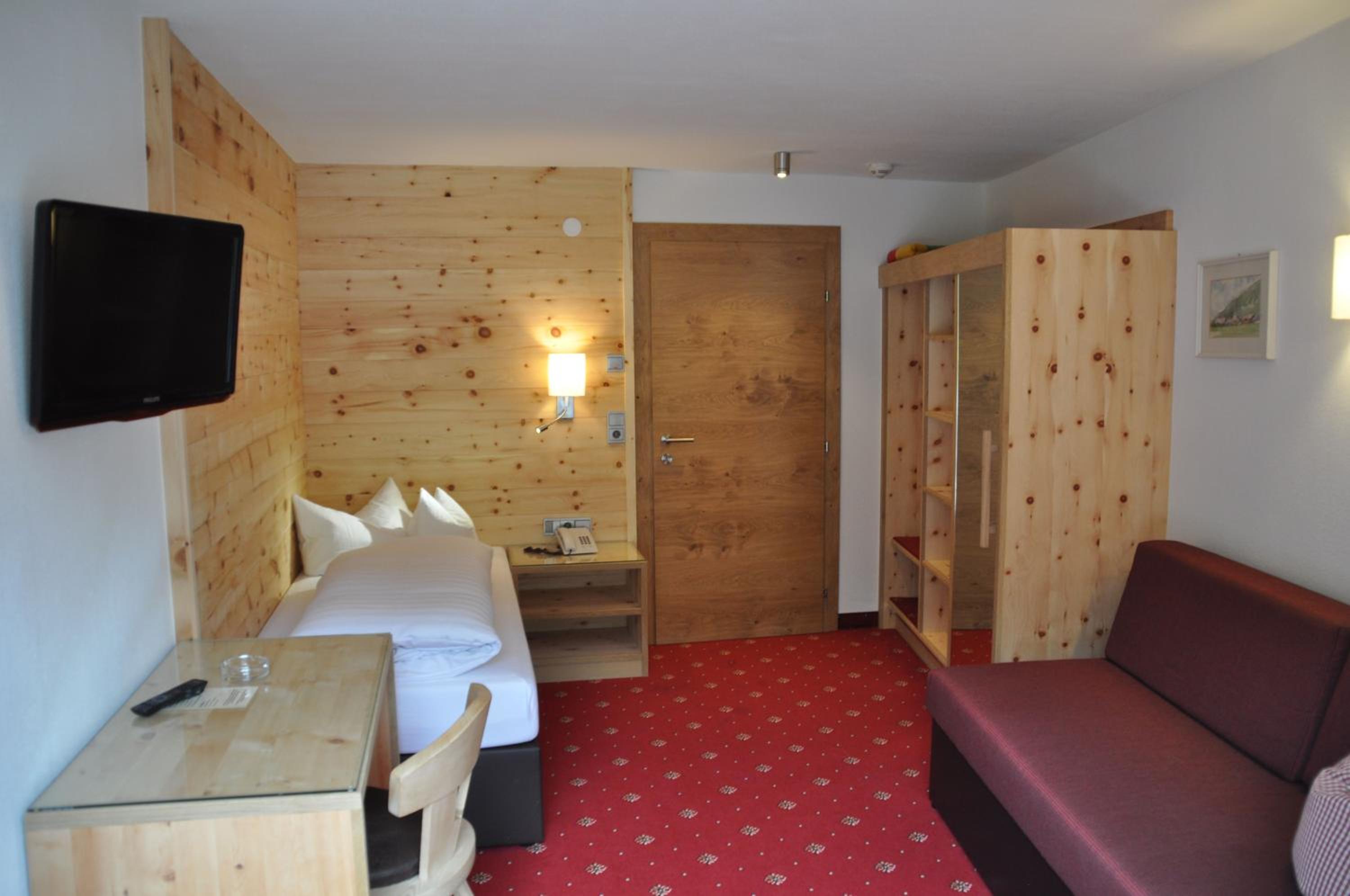 Single Room with Balcony photo 3