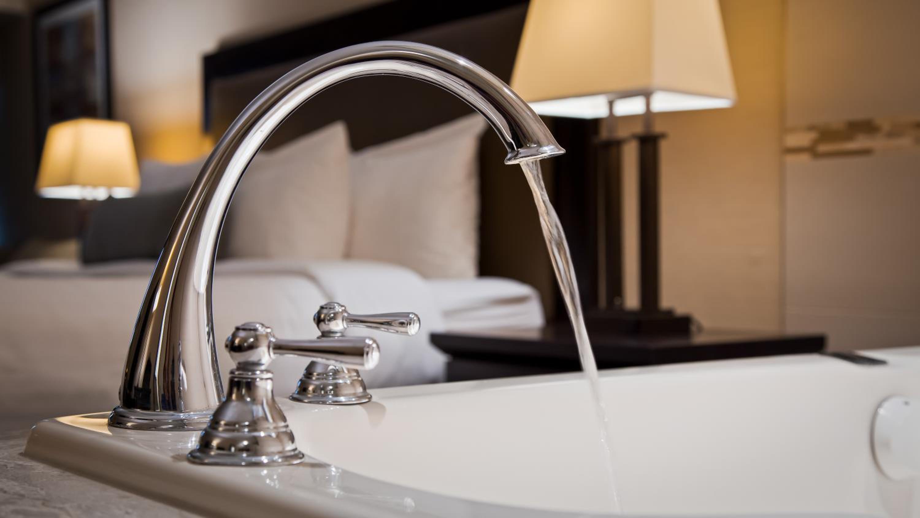 King Room with Whirlpool - Photo 7