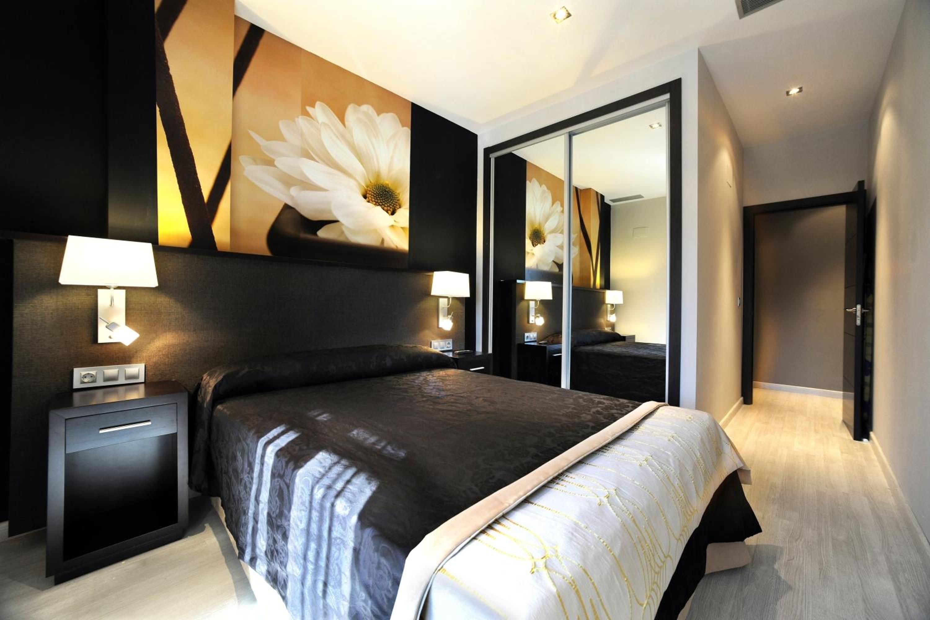 Two-Bedroom Apartment (5 Adults) - Photo 8