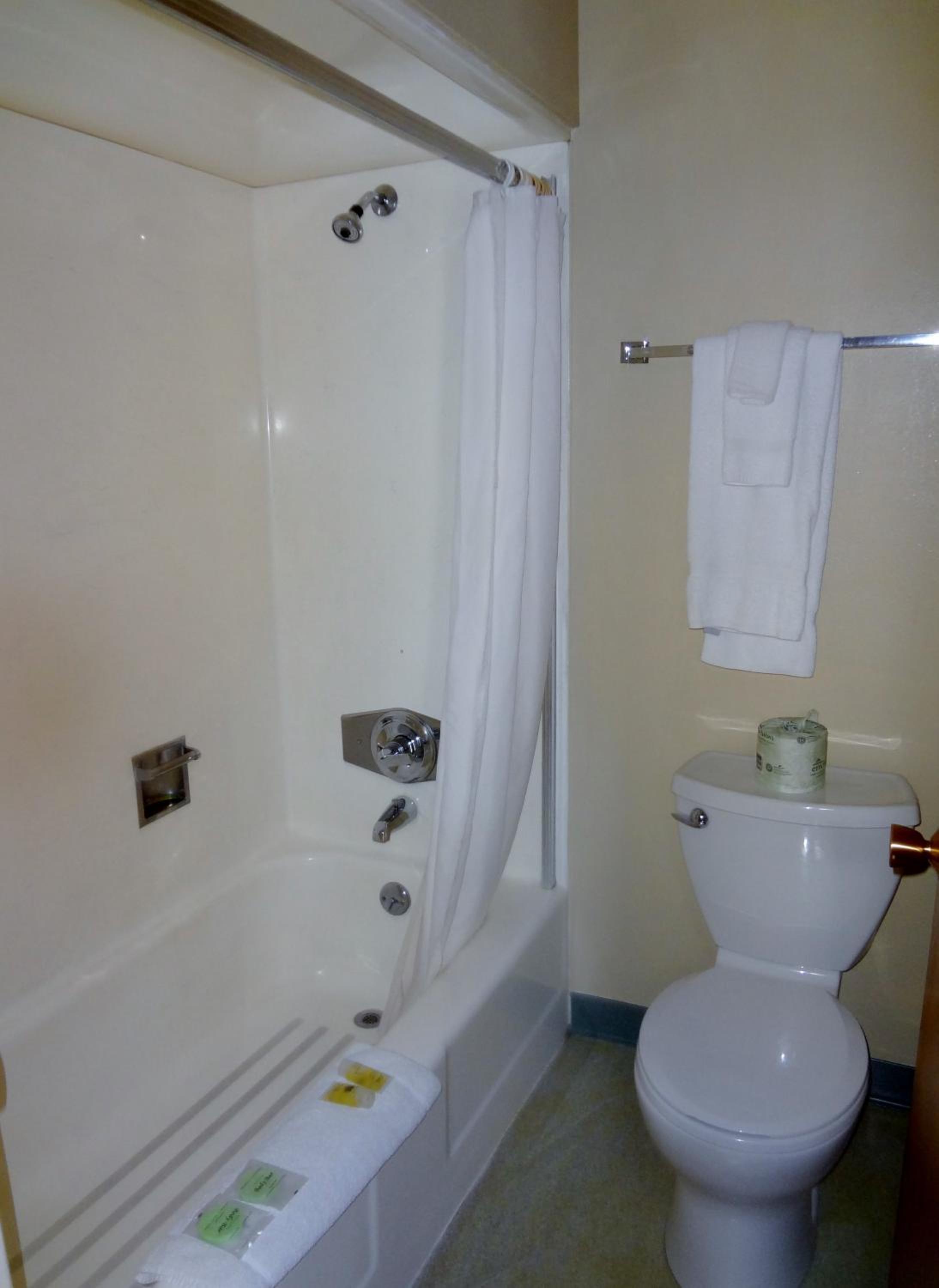 Double Room with Two Double Beds - Photo 23