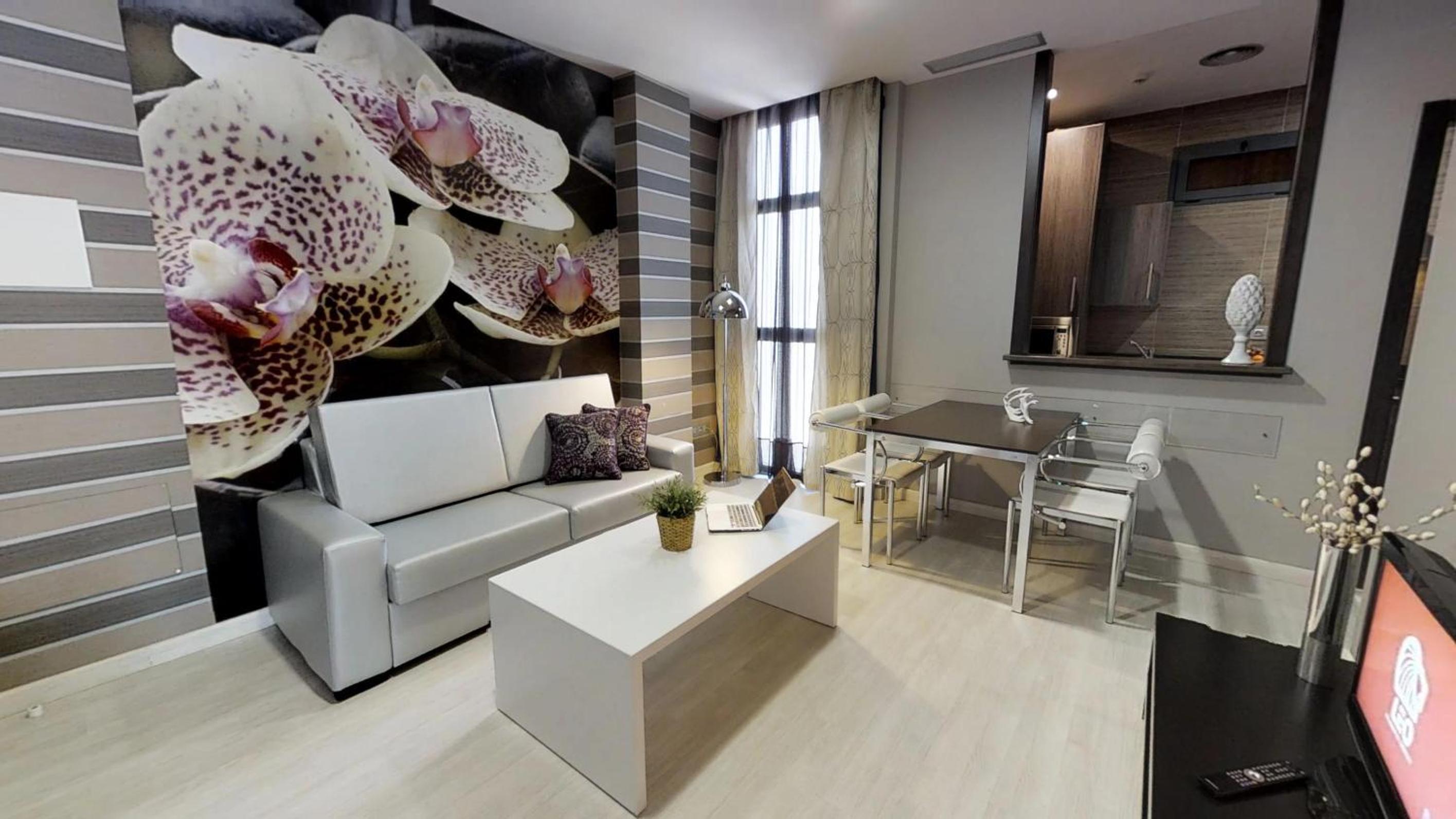 Three-Bedroom Apartment (7 Adults) - Photo 6