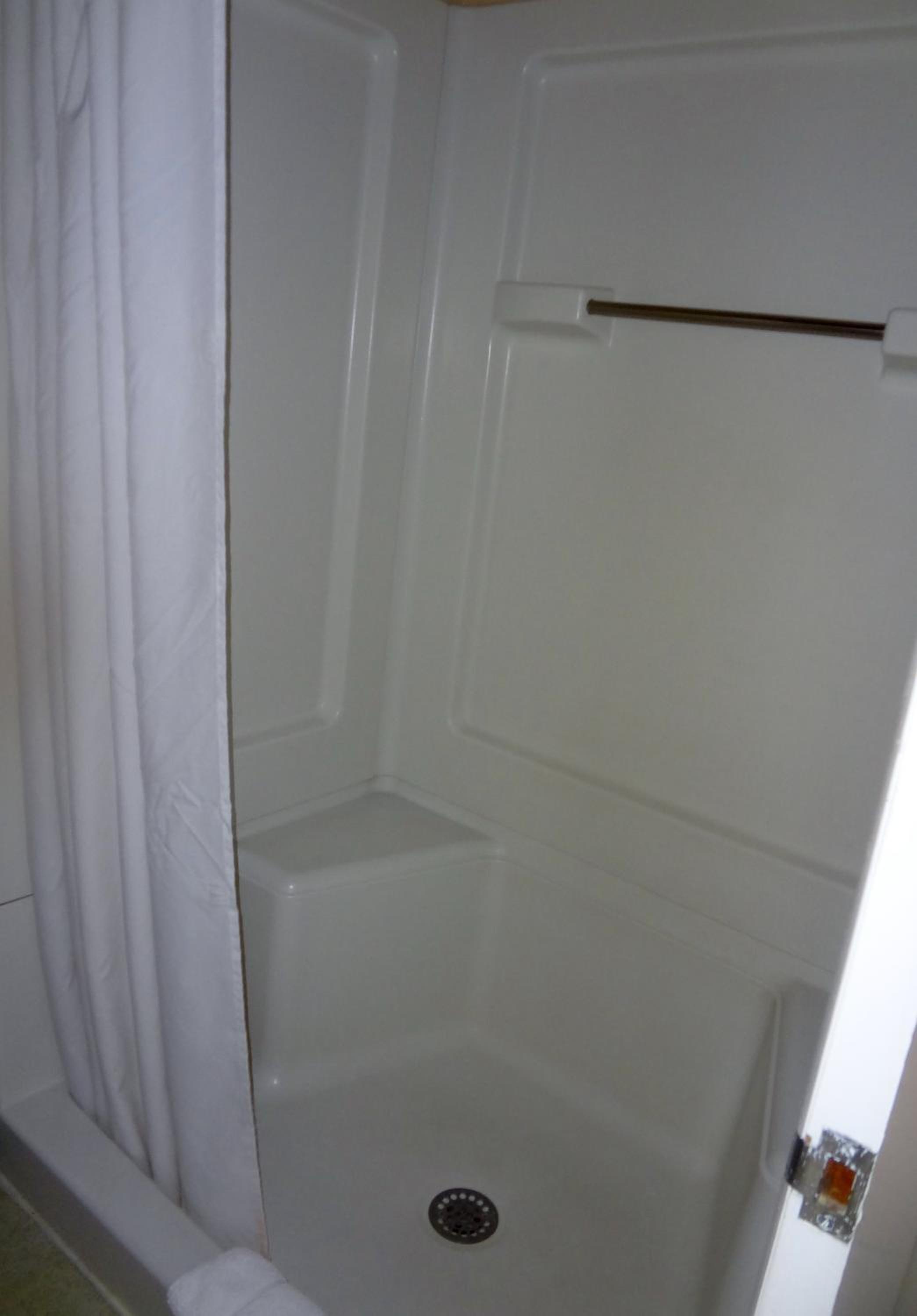 Queen Room - Photo 17