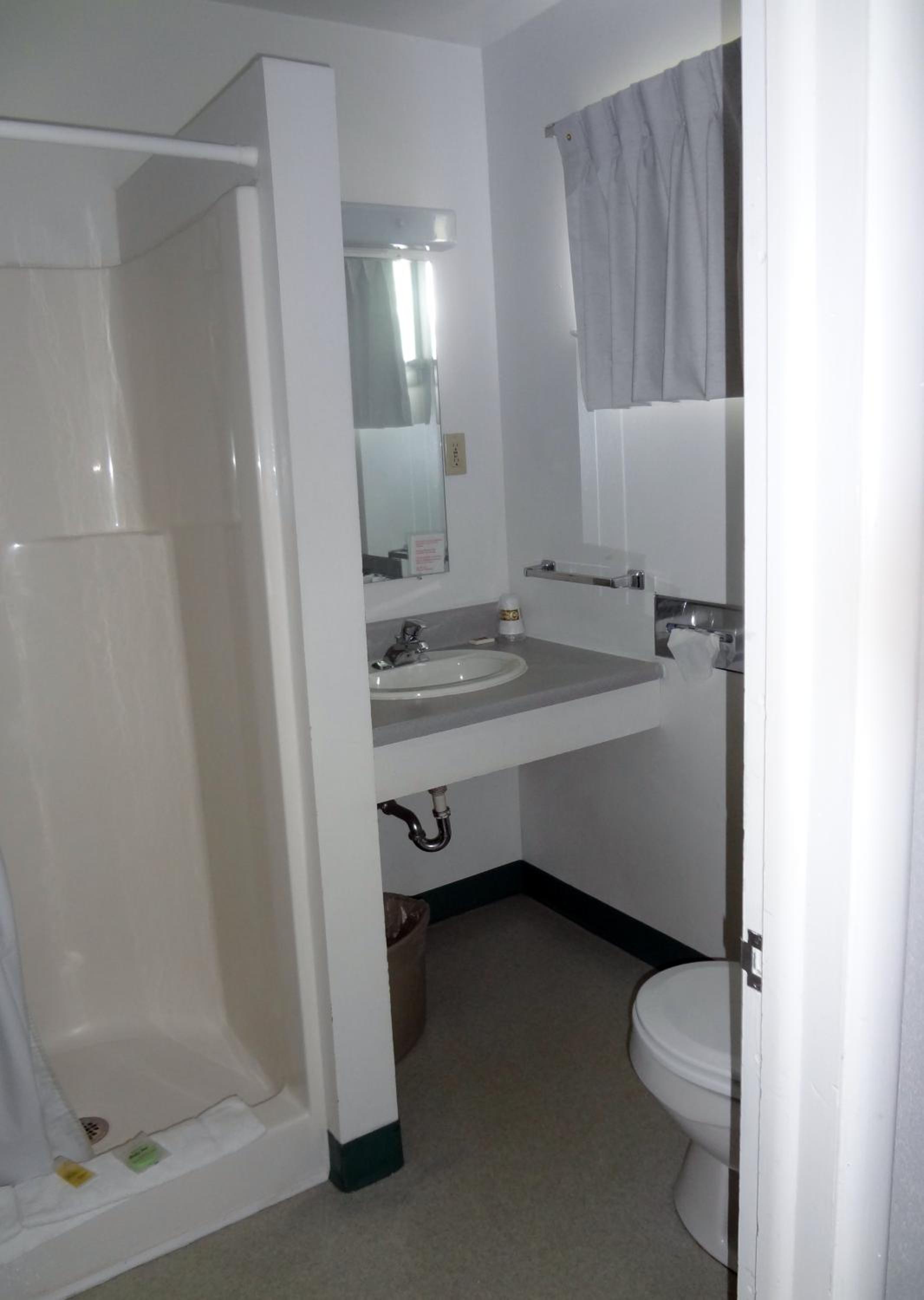 Queen Room - Photo 14