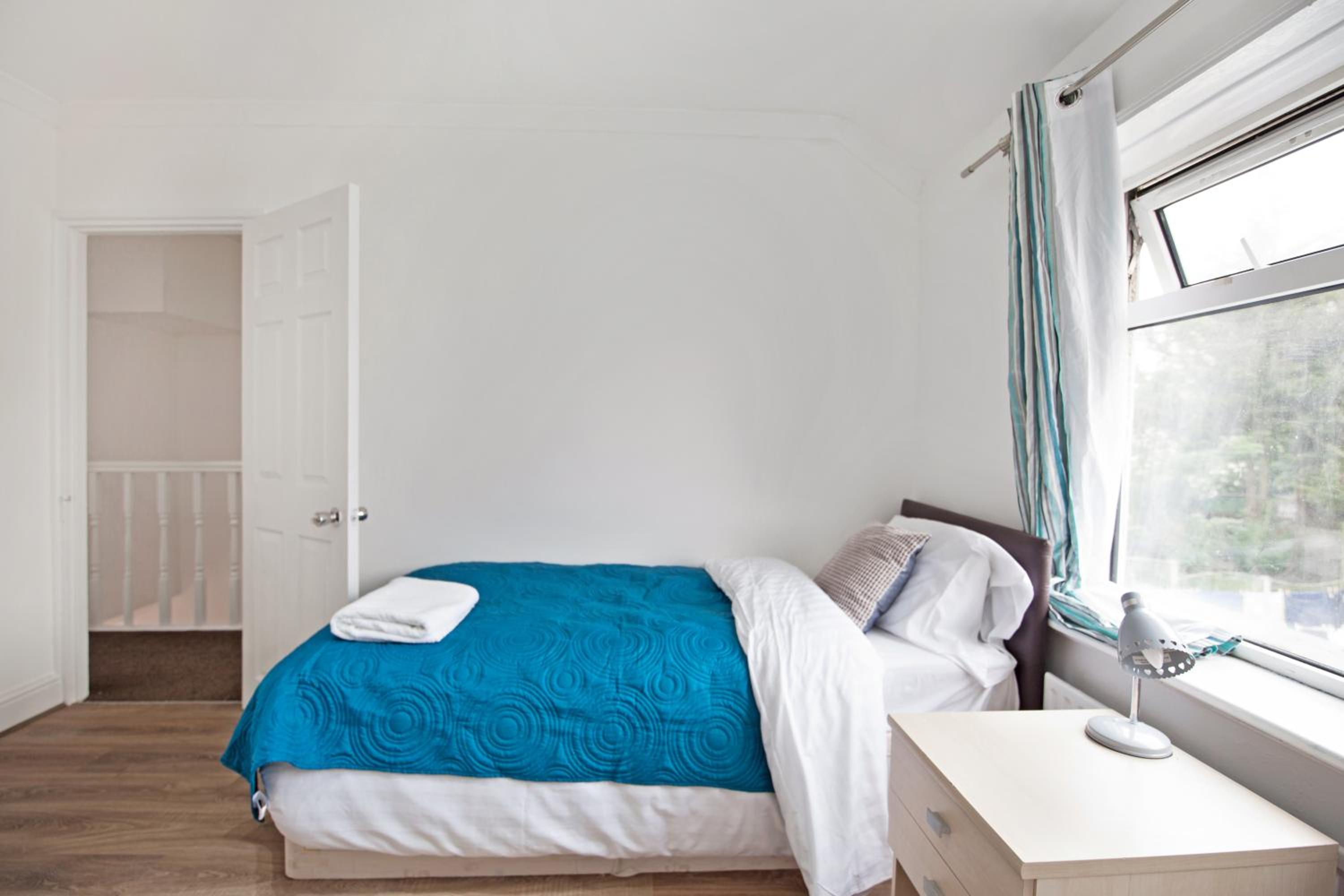 Four-Bedroom House photo 3