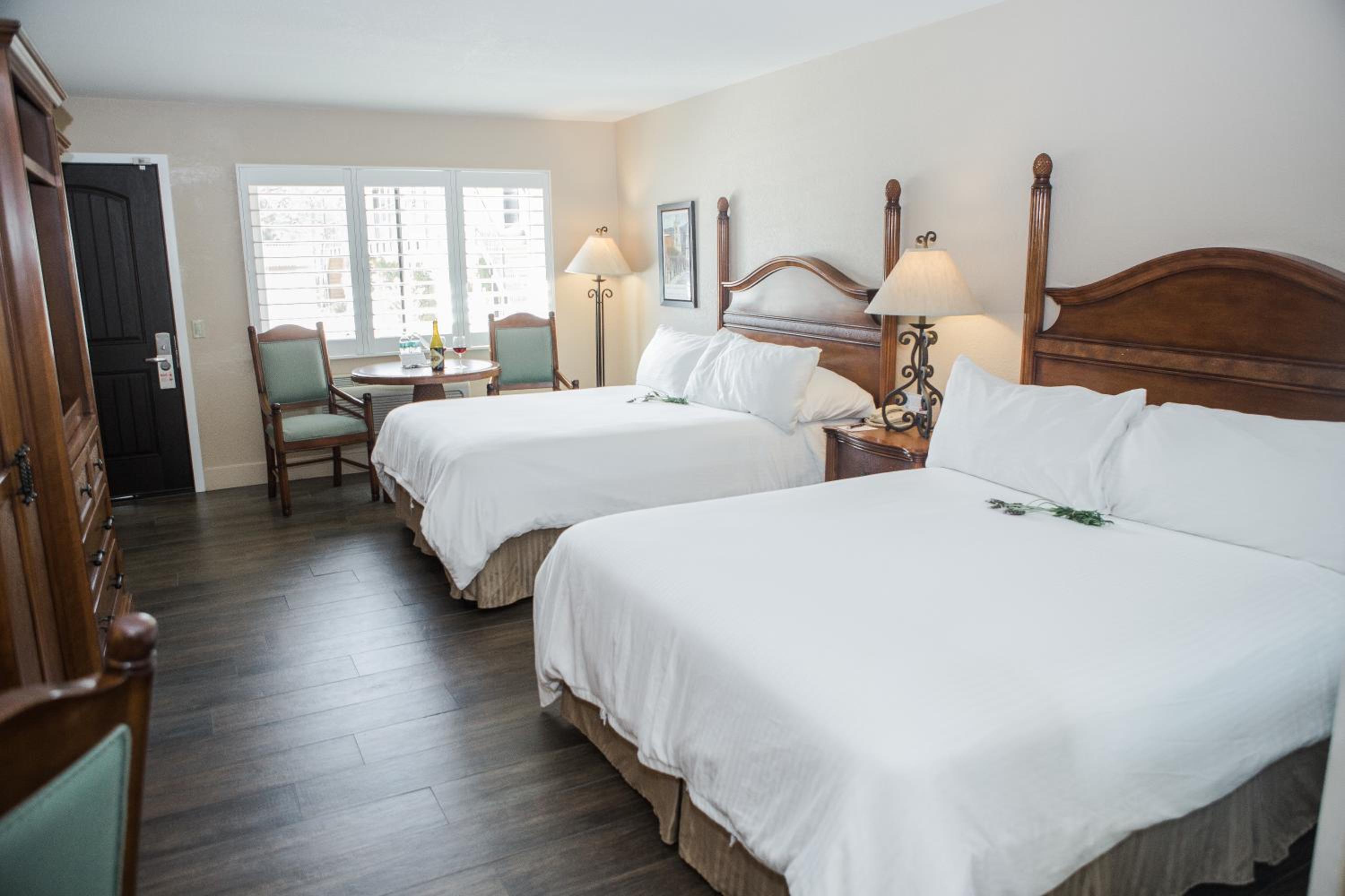 Queen Room with Two Queen Beds with Patio - Photo 10