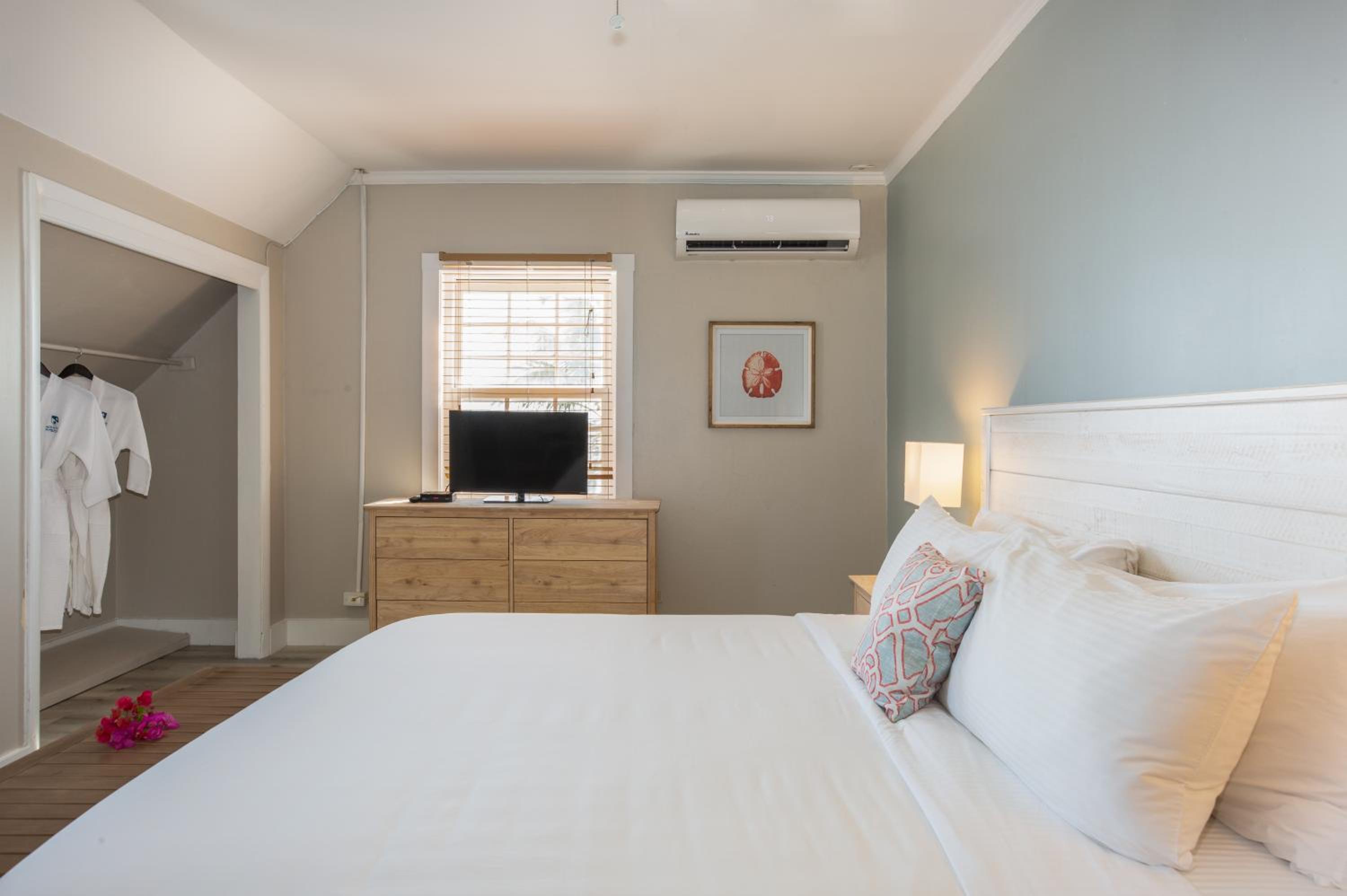 OA6K 2 Bedroom Owner's Apt. with Kitchen