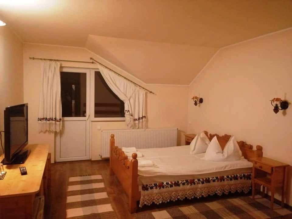 Family Room with Private Bathroom - Photo 1