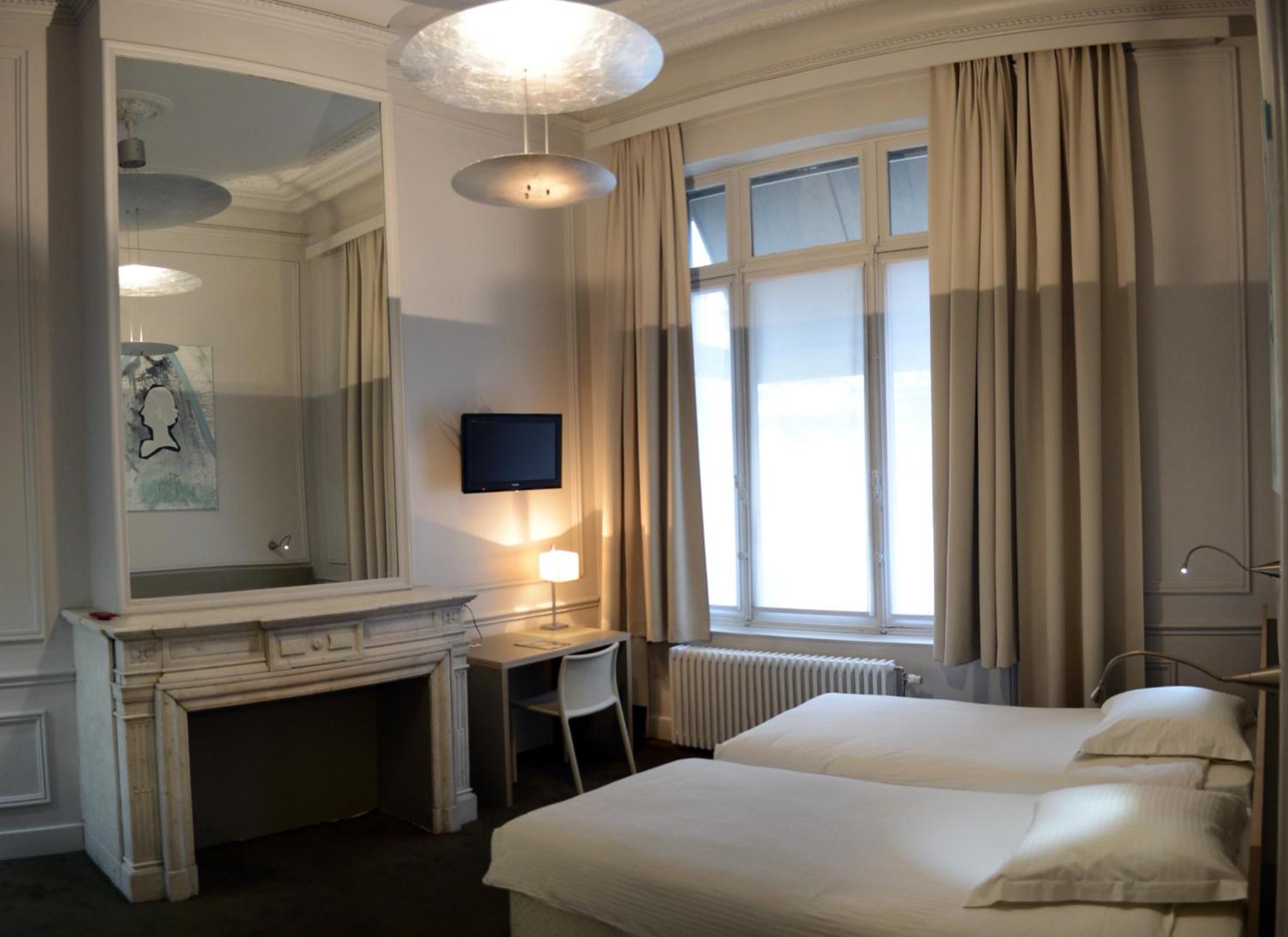 Twin Room - Photo 2