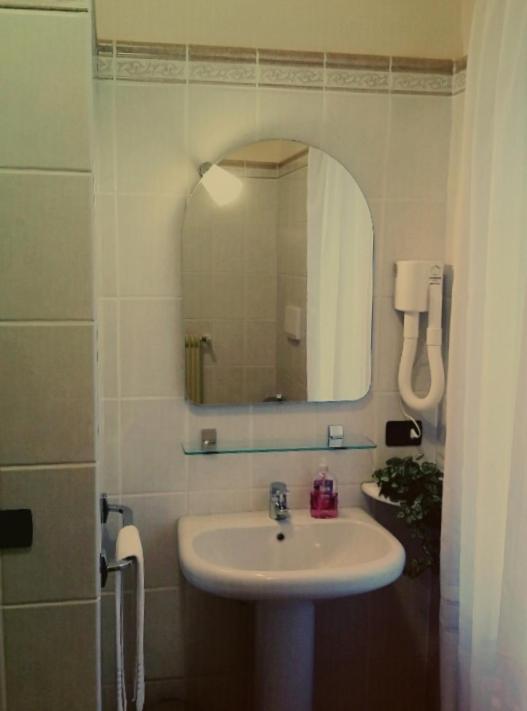 Single Room With Private External Bathroom photo 2