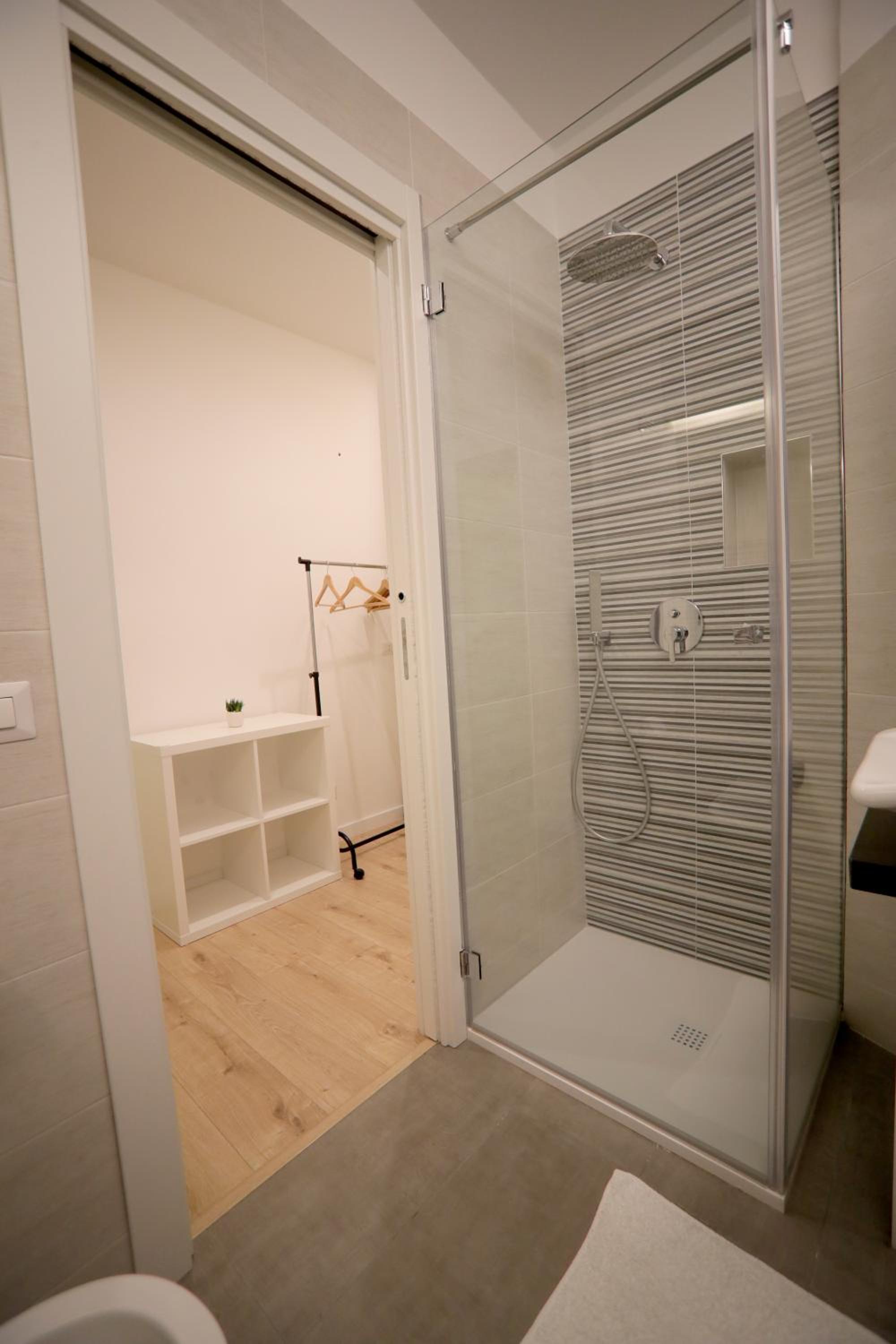 Twin Room with Balcony - Photo 2