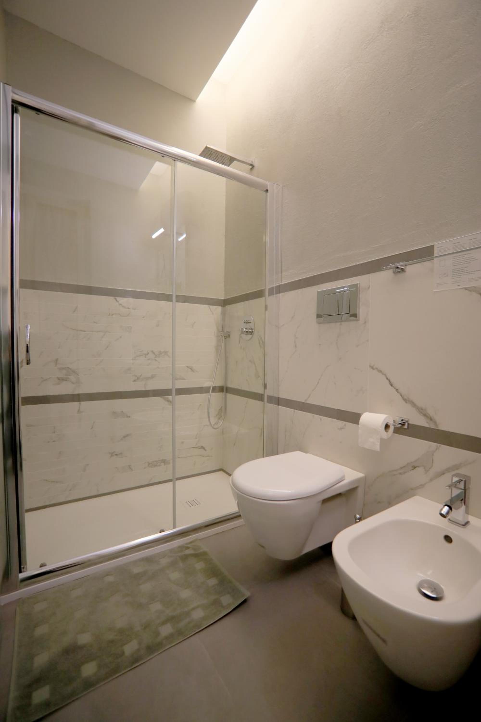 Deluxe Double Room with Balcony - Photo 4