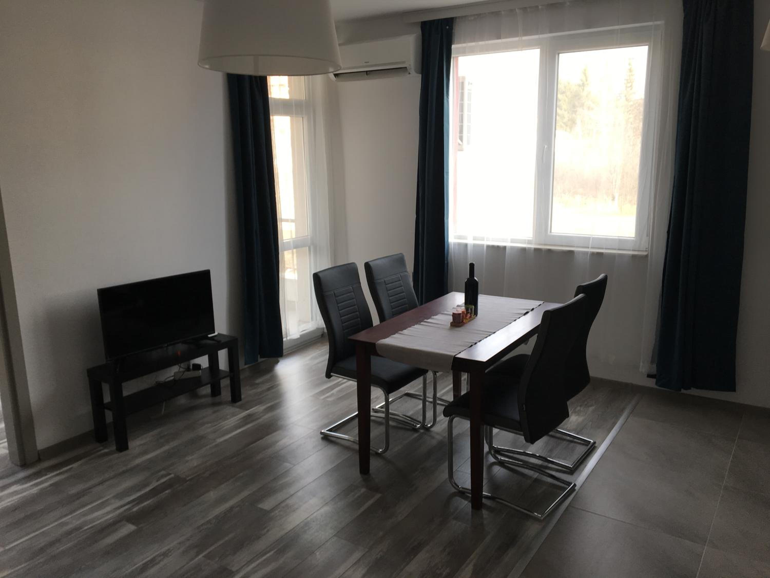 One-Bedroom Apartment photo 1