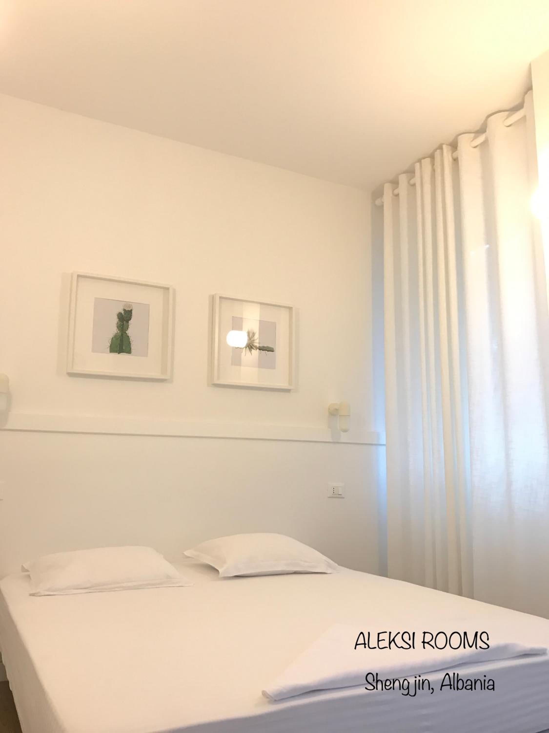 Deluxe Double Room with Balcony photo 3