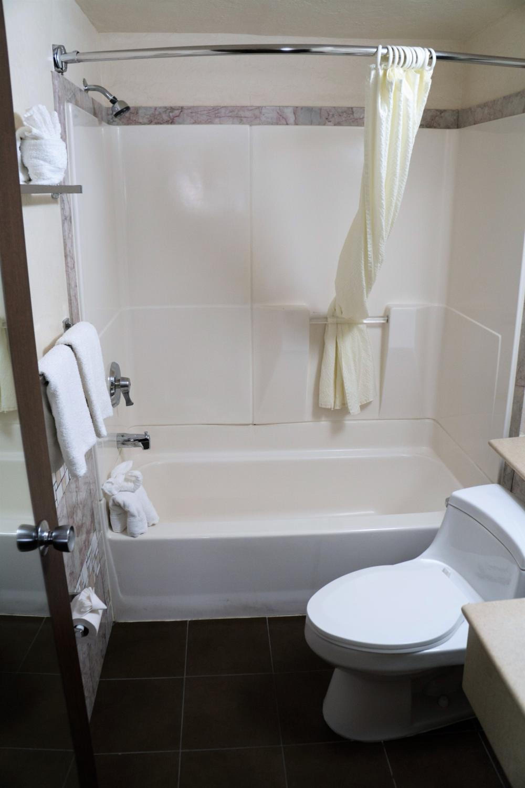 King Room - Non-Smoking - Photo 6